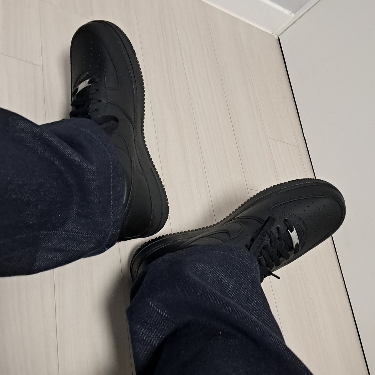 Nike x Supreme Air Force 1 Low Black 착용 스타일 - 1