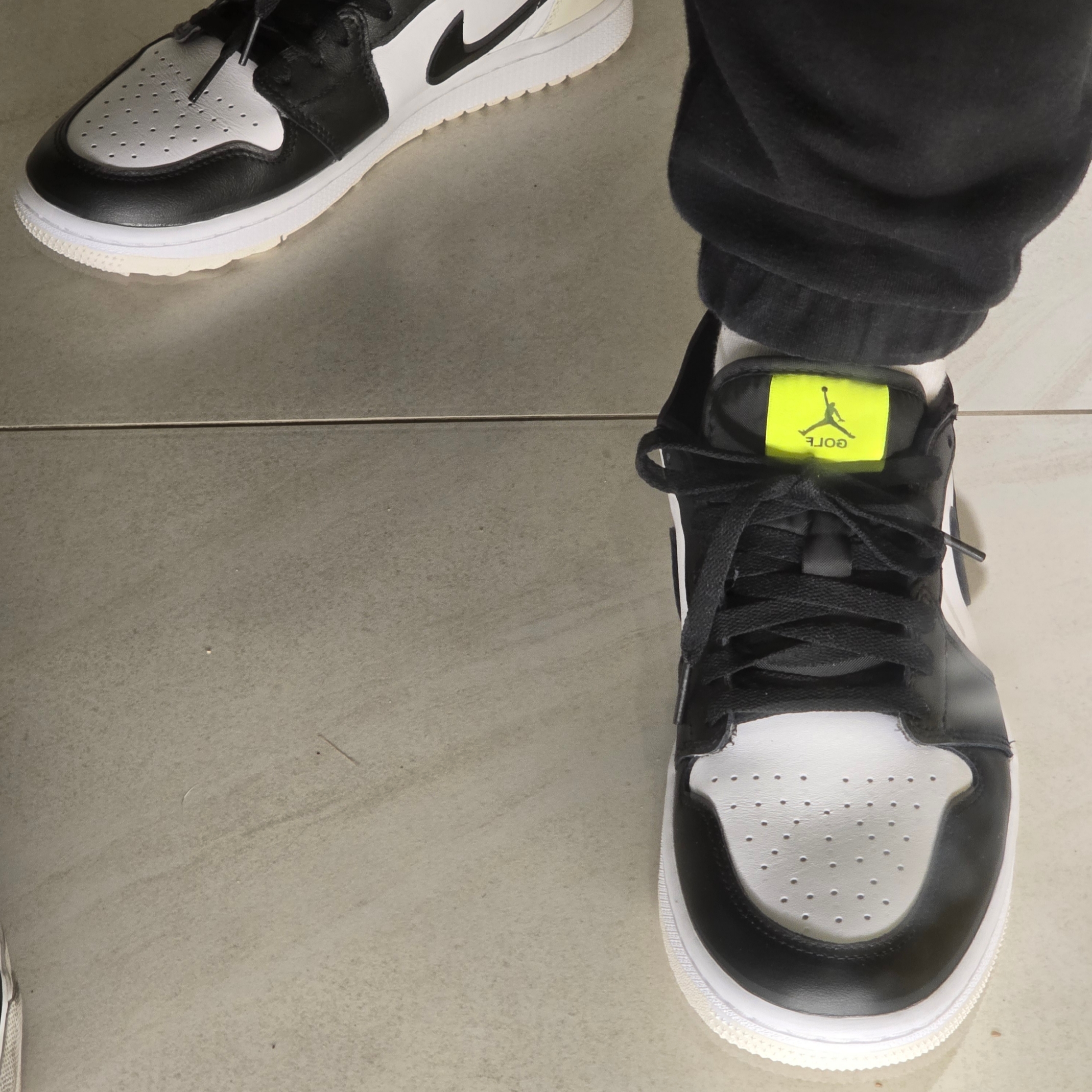 Jordan 1 Low Golf Black White and Volt 착용 스타일