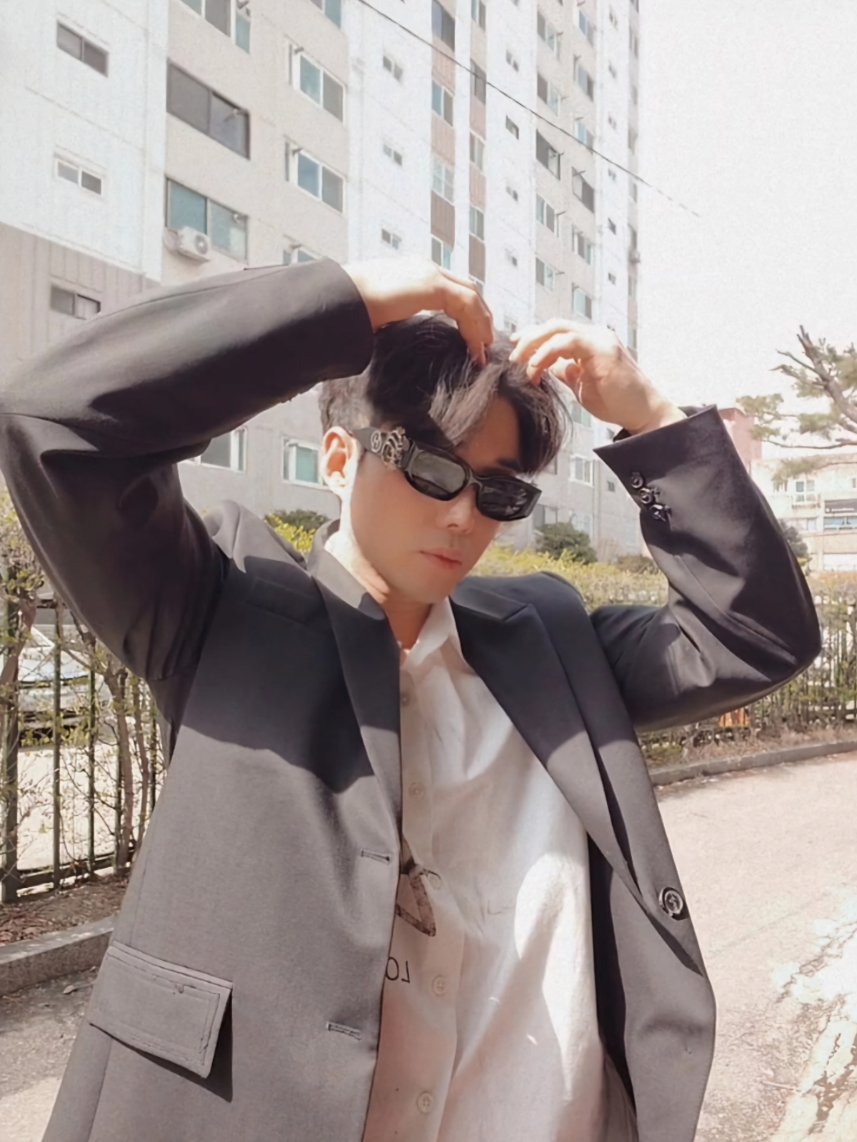 Gentle Monster x D'heygere Rings 01 Black, Zara x Ader Error Oversize Blazer Black 착용 스타일 - 2