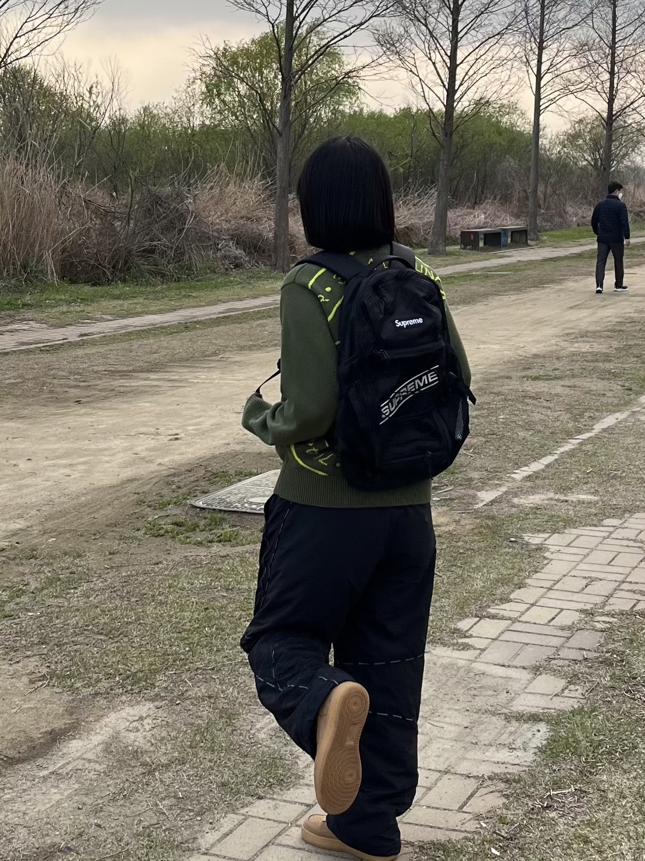 Stussy Laguna Icon Sweater Dark Green, Supreme Backpack Black - 23FW 착용 스타일 - 1