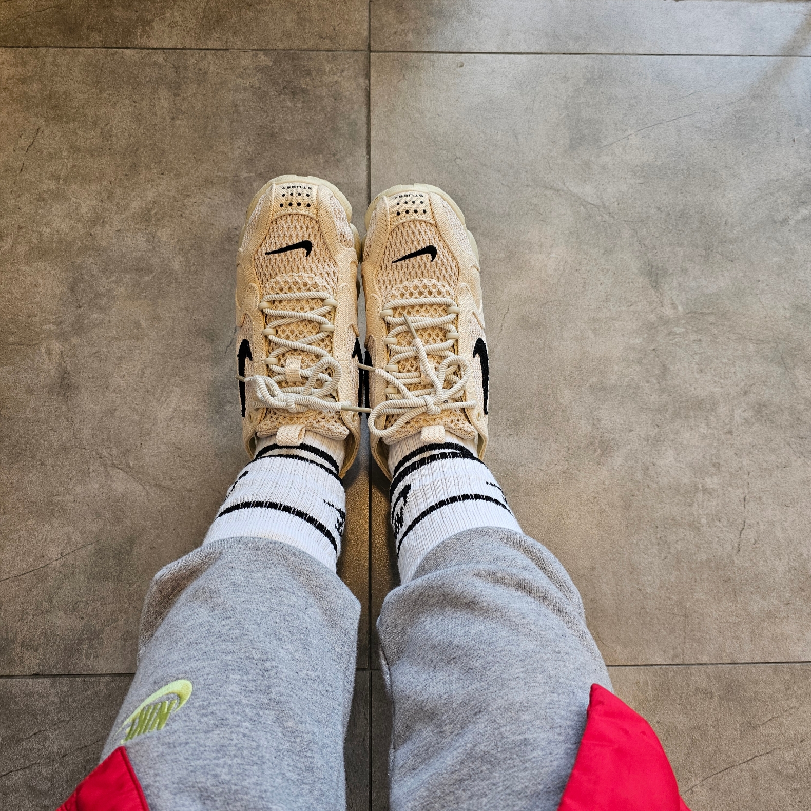 Nike x Stussy Air Zoom Spiridon Cage 2 Fossil 착용 스타일