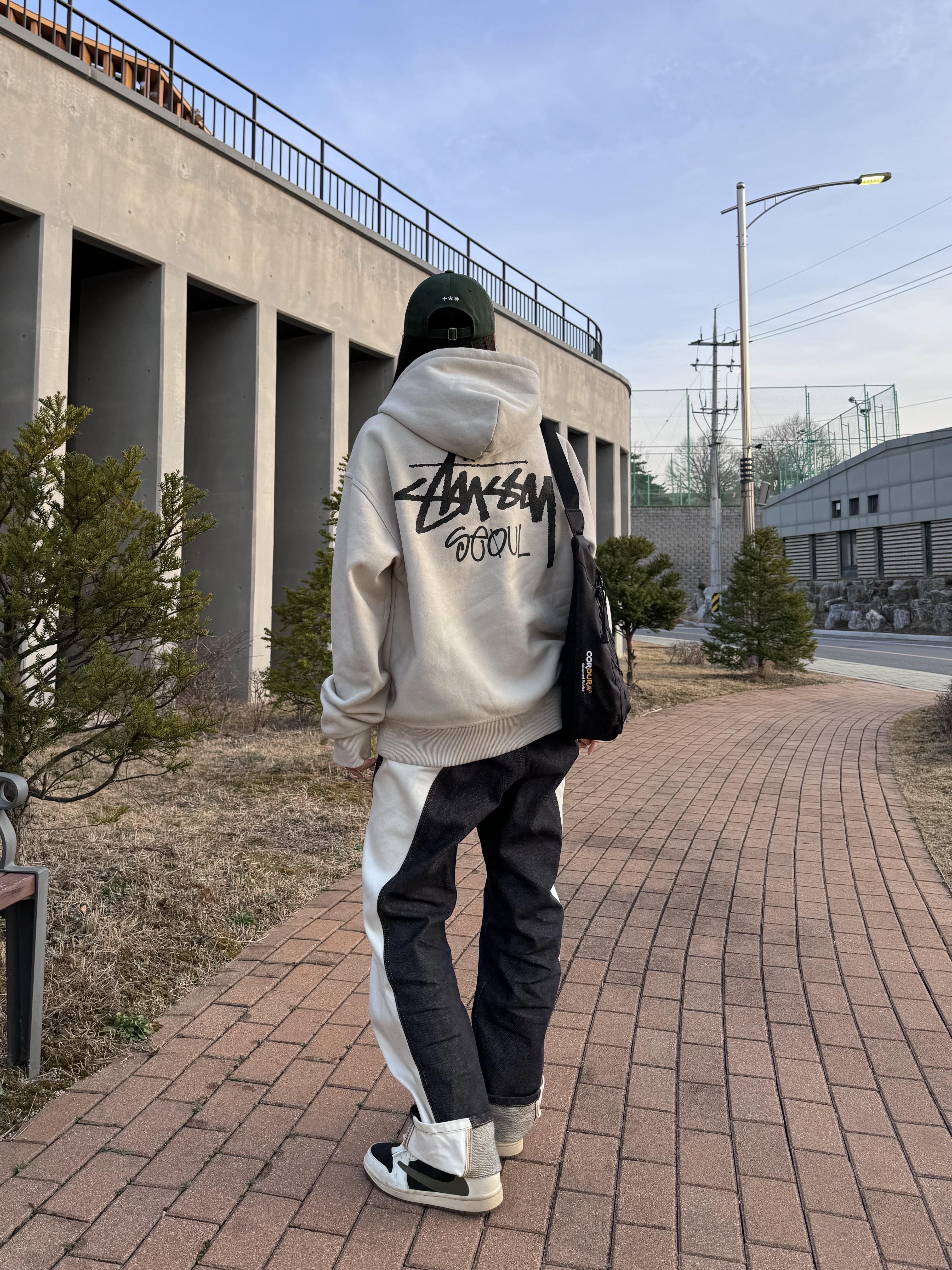 Stussy Stock Seoul Hood Smoke 2022 착용 스타일 - 1