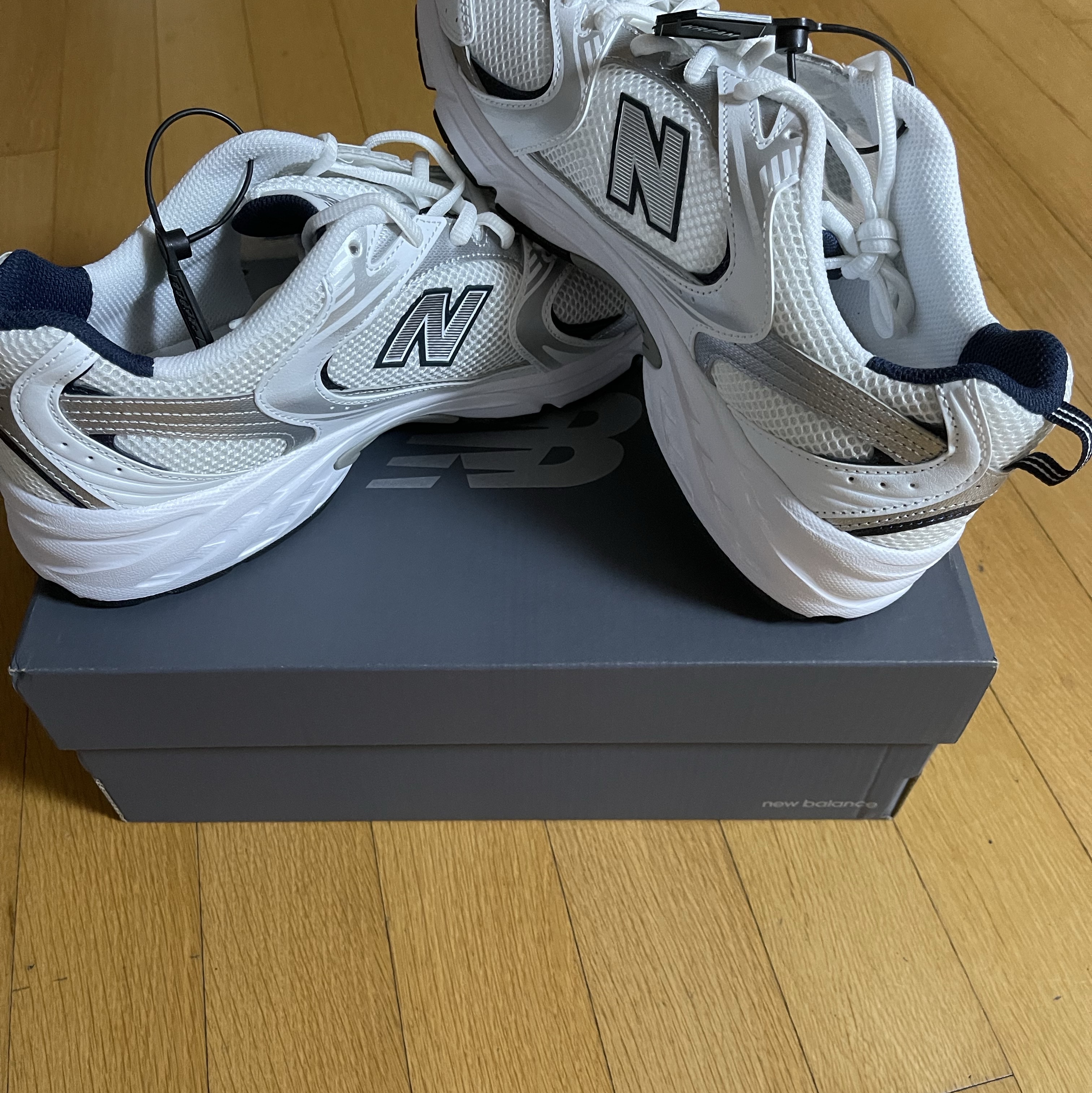 New Balance 530 White 착용 스타일