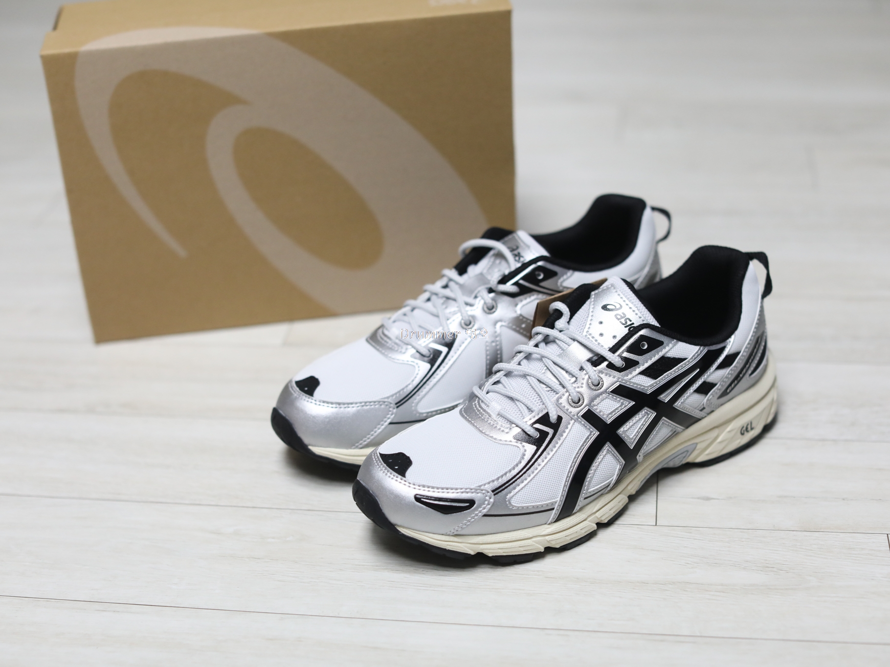 Asics Gel-Venture 6 White Black 착용 스타일