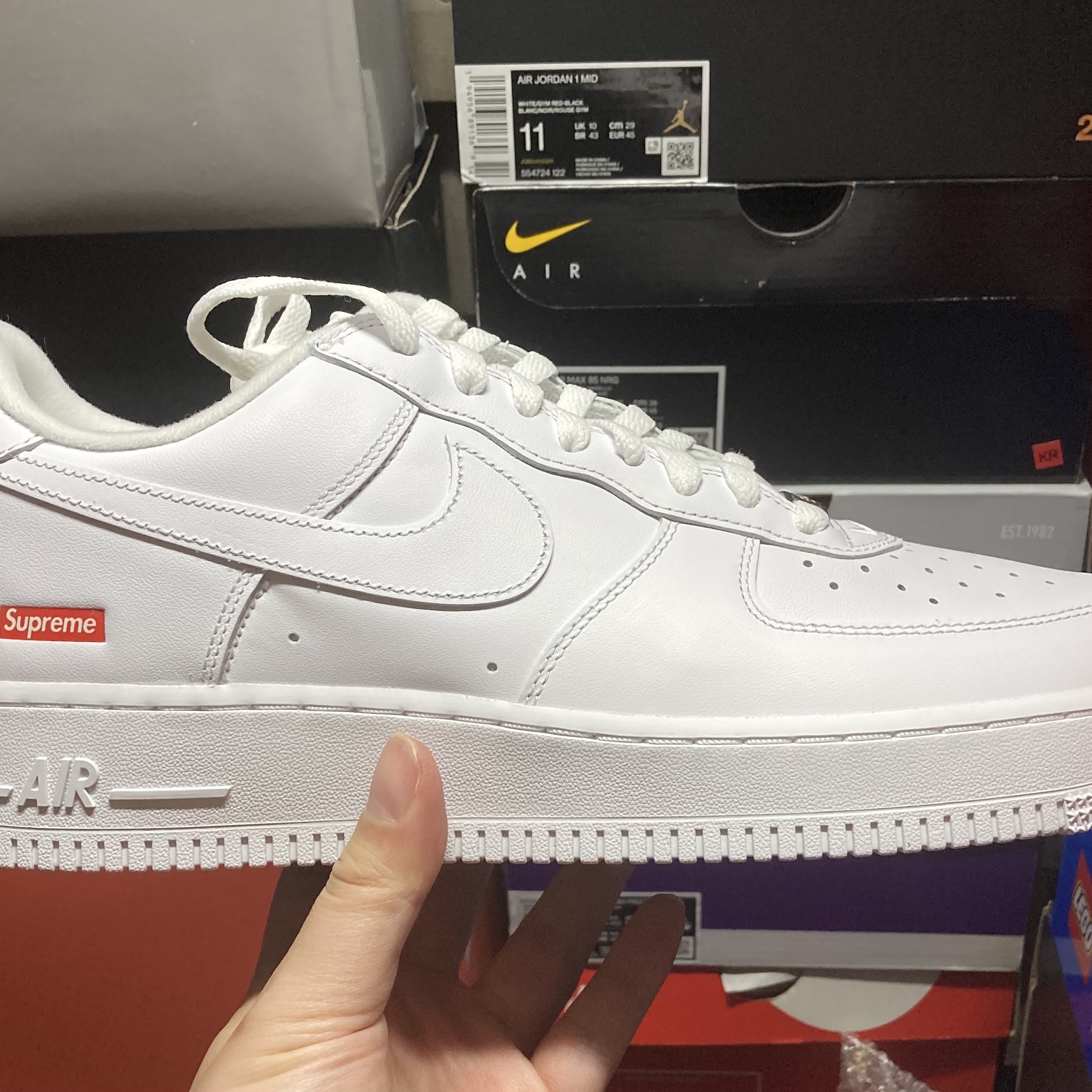 Nike x Supreme Air Force 1 Low White 착용 스타일