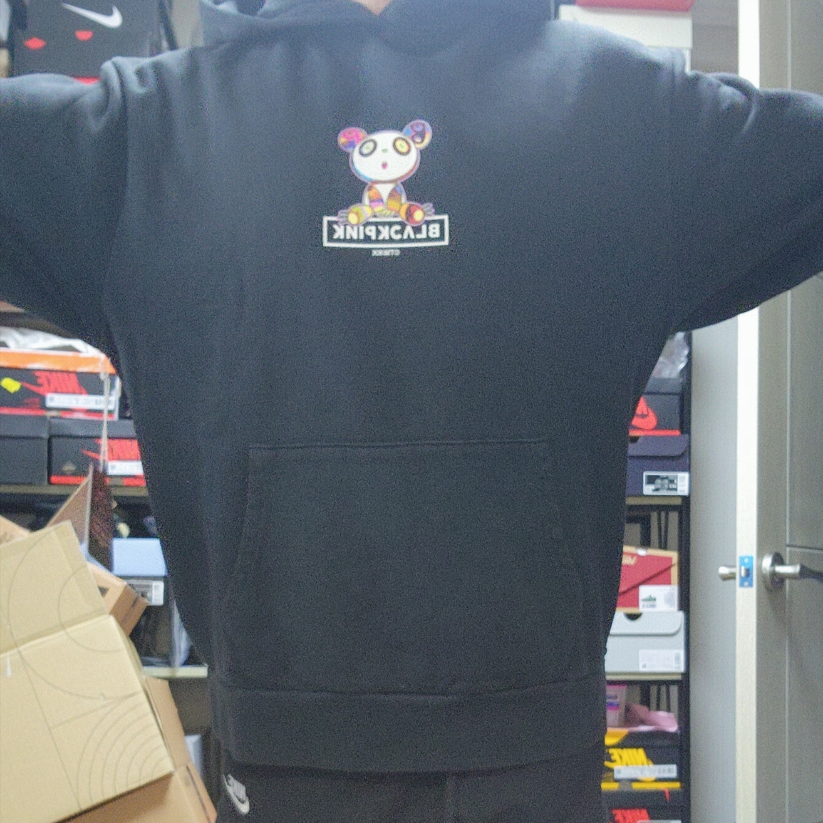 Kaikai Kiki x Blackpink Pandakashi Dreams Hoodie Vintage Black 착용 스타일 - 2