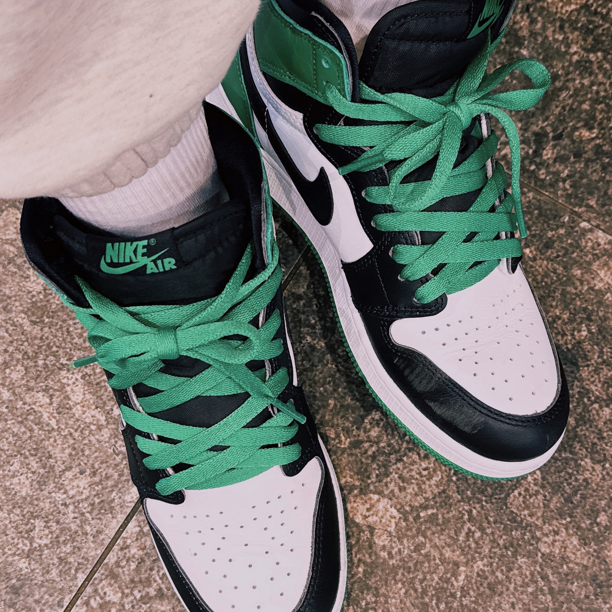 (GS) Jordan 1 Retro High OG Black and Lucky Green 착용 스타일