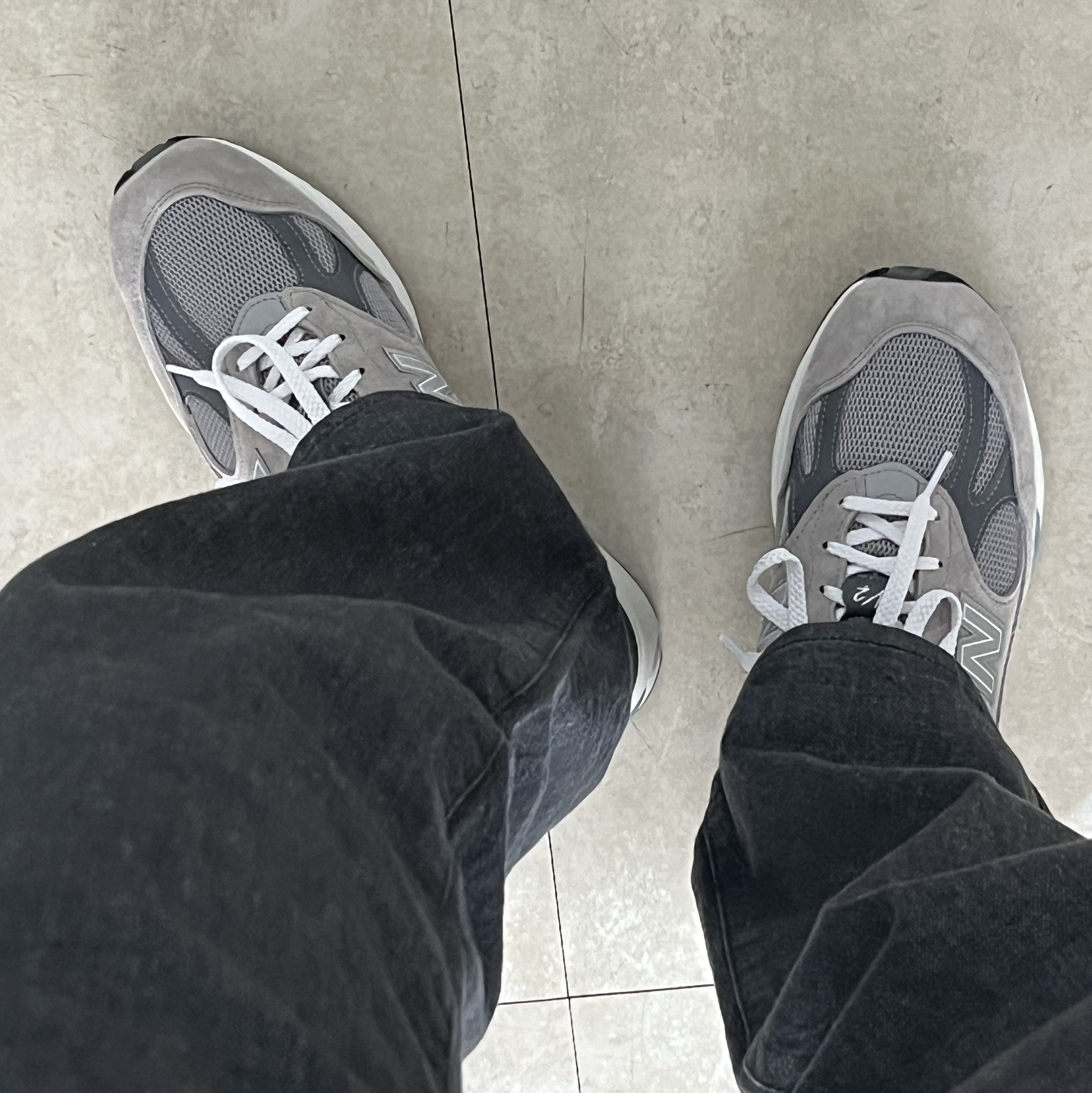 New Balance 991v2 Made in UK Rock Ridge Alloy Silver 착용 스타일