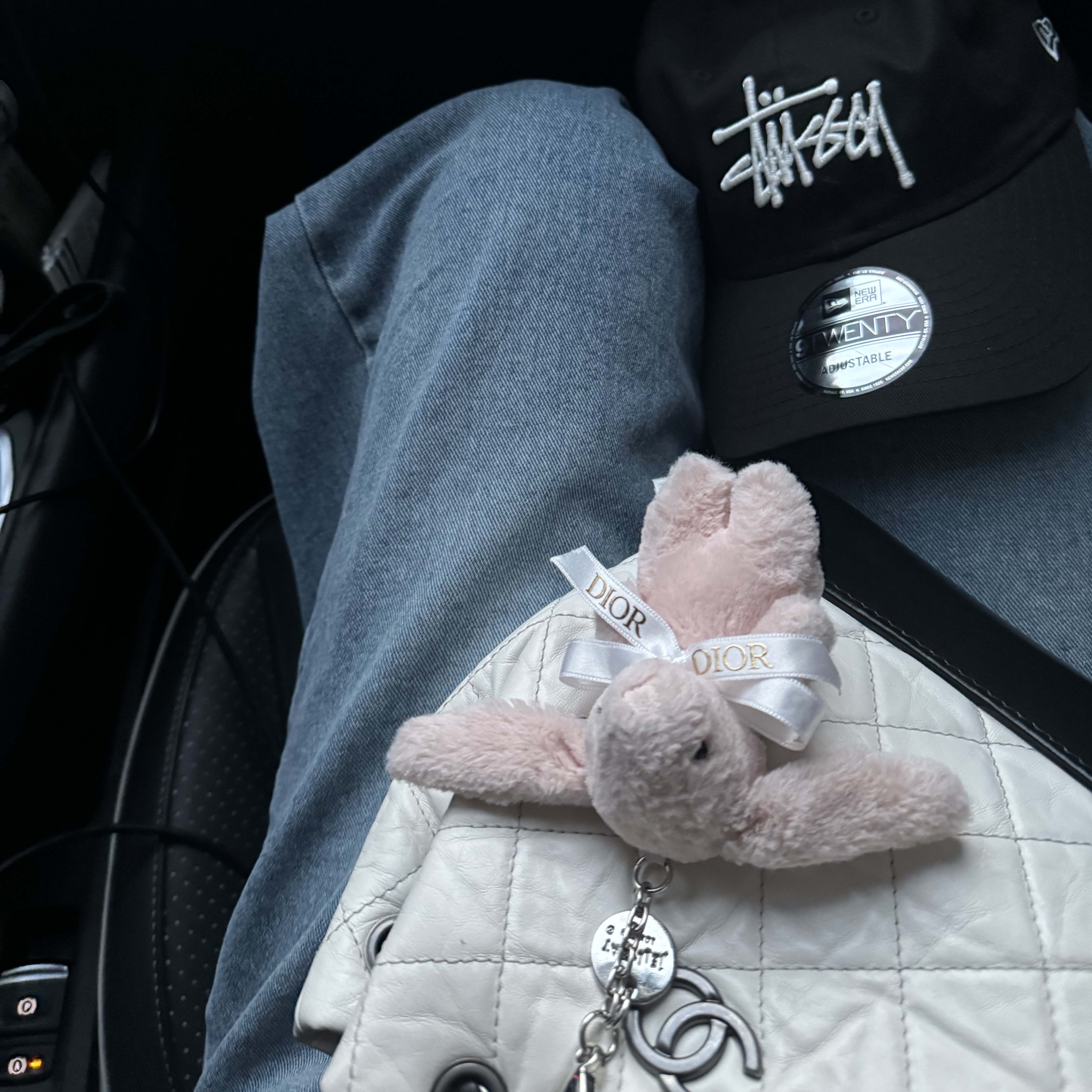 Stussy Basic New Era 9Twenty Basic Strapback Black, Chanel Small Gabrielle Backpack Aged Calfskin & Gold Silver White Black 착용 스타일 - 1