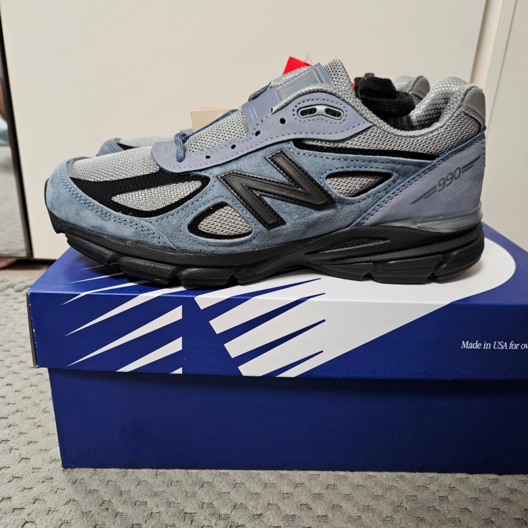 New Balance 990v4 Made in USA Arctic Grey 착용 스타일 - 2