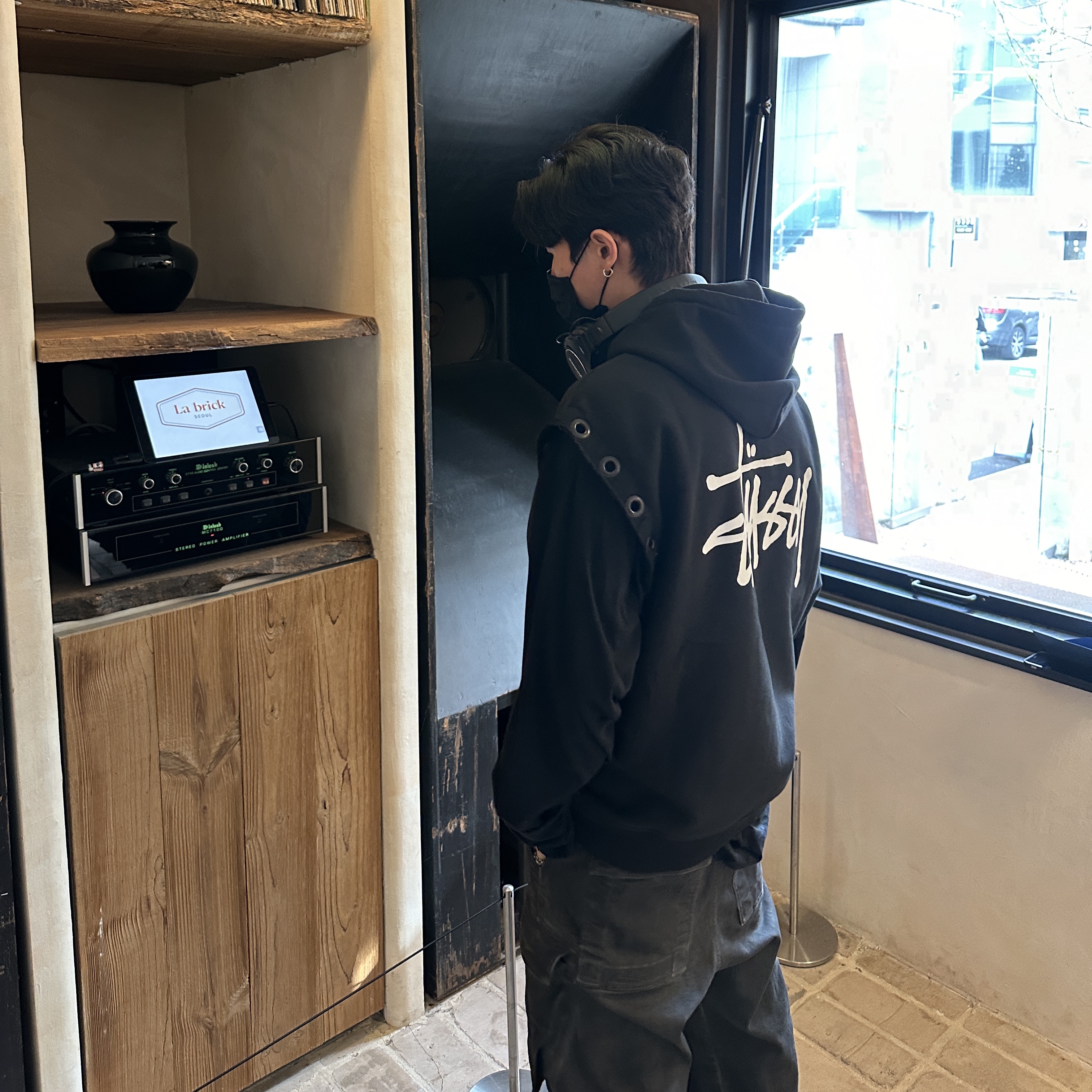 Junya Watanabe x Stussy Hooded Vest Black 착용 스타일 - 2