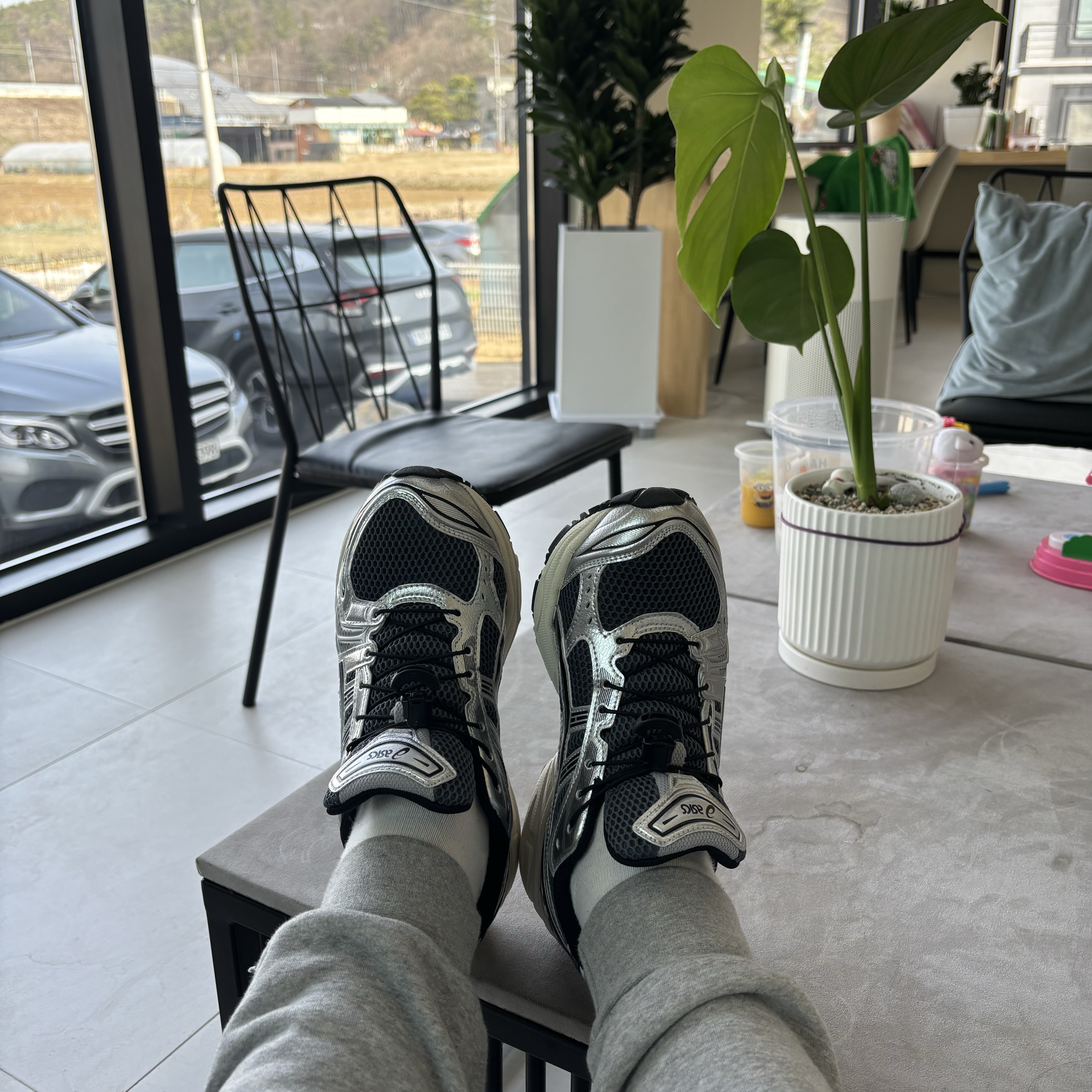 Asics Unlimited Gel-Kayano 14 Carrier Grey Black 착용 스타일