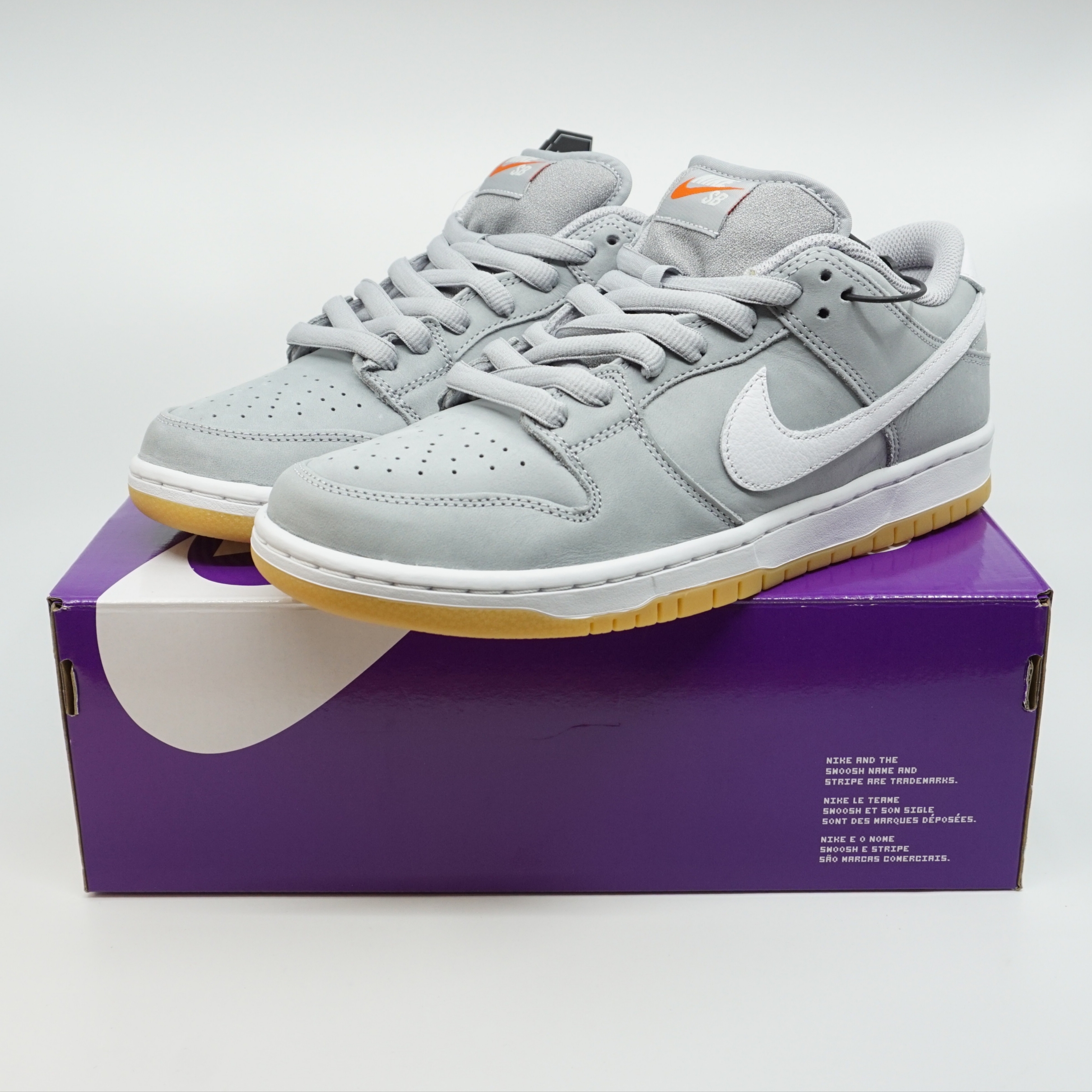 Nike Dunk Low Pro SB Wolf Grey White 착용 스타일 - 1
