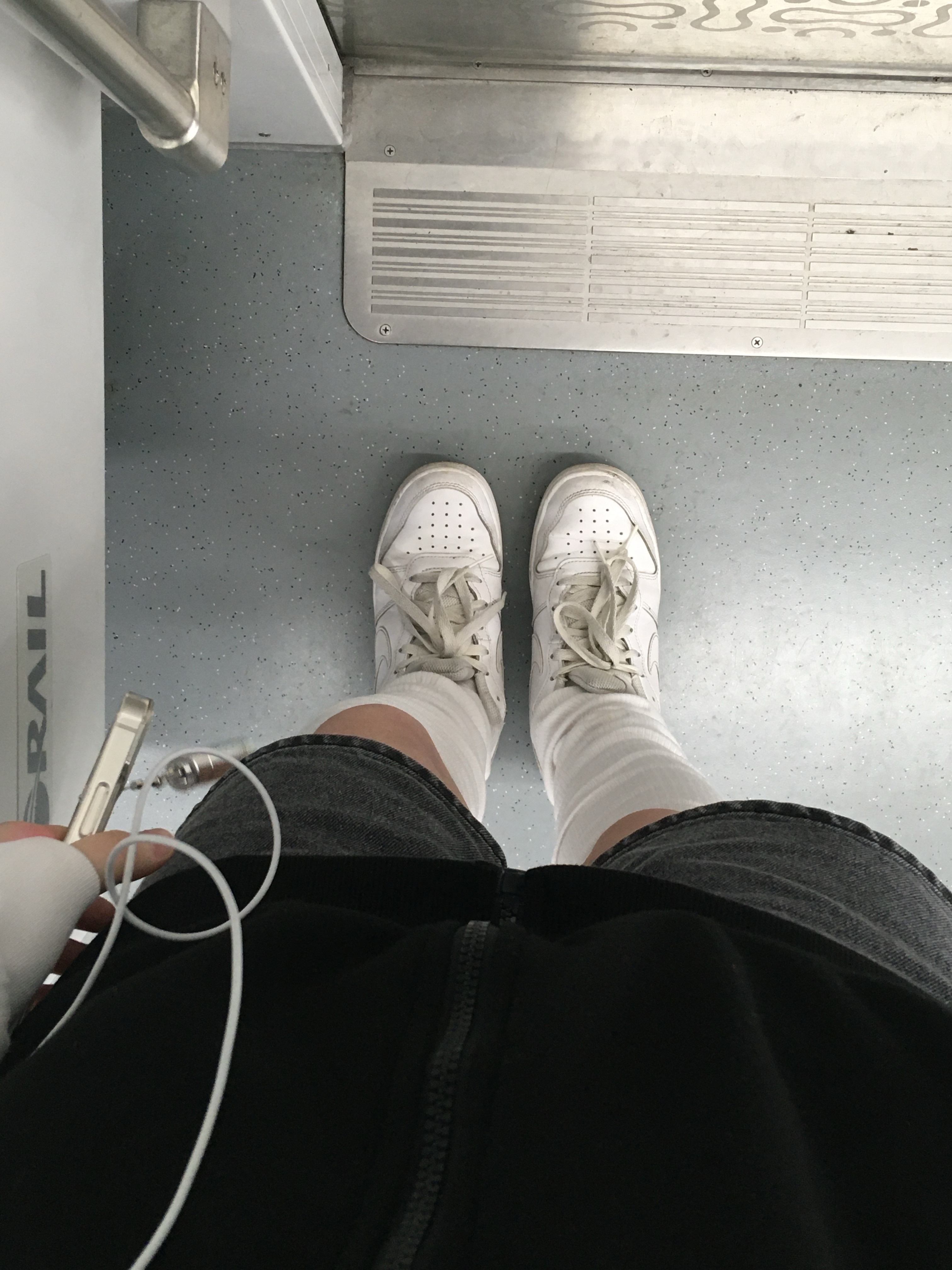 (GS) Nike Court Borough Low 2 Triple White 착용 스타일 - 2