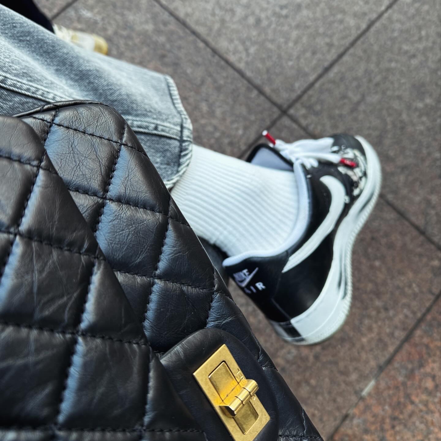 Chanel Medium 2.55 Handbag Aged Calfskin & Gold Black, Nike x Peaceminusone Air Force 1 Low Para-Noise 착용 스타일