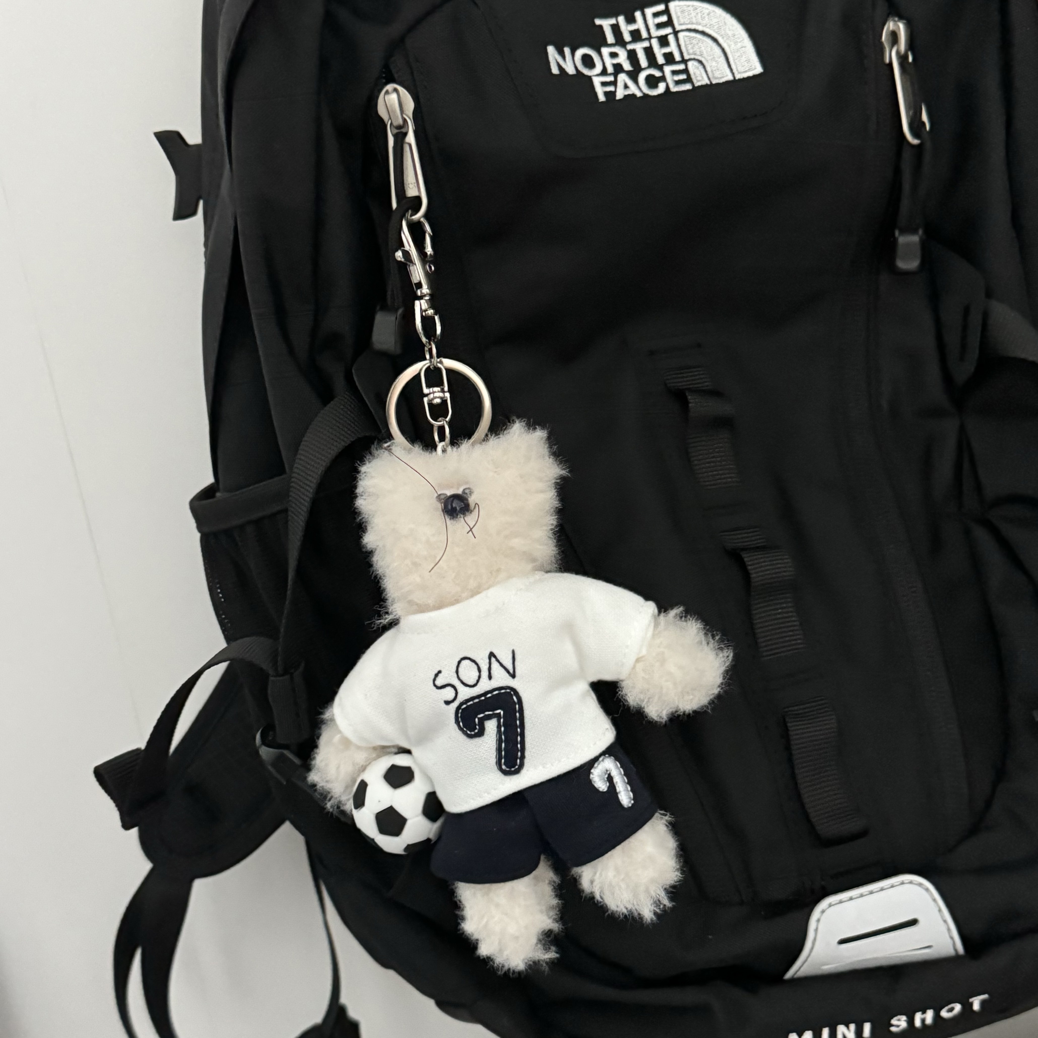 [예약 배송] NOS7 x Monamhee SON.hee Cream, The North Face Mini Shot Black 착용 스타일