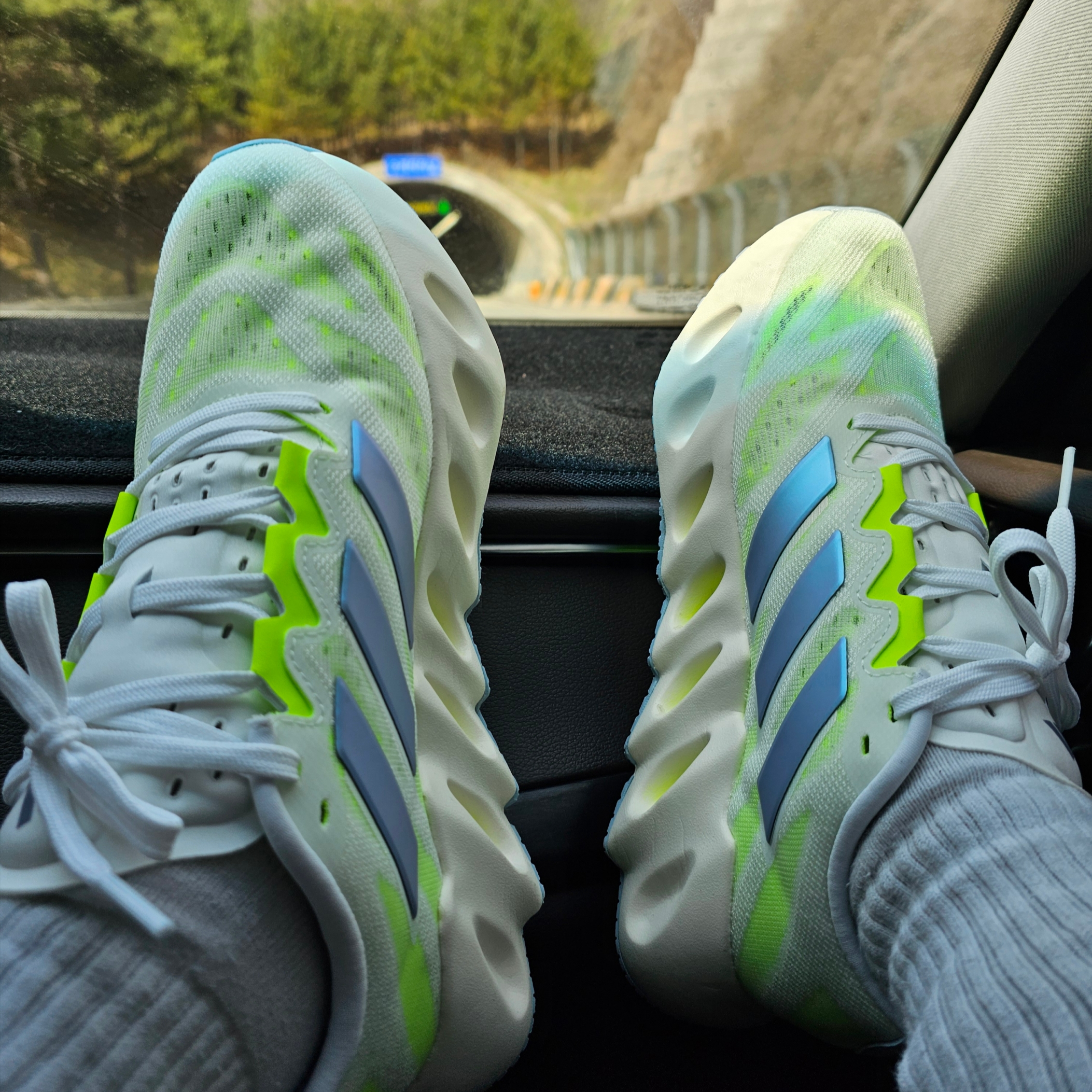 Adidas Switch FWD Running Shoes Cloud White 착용 스타일 - 4