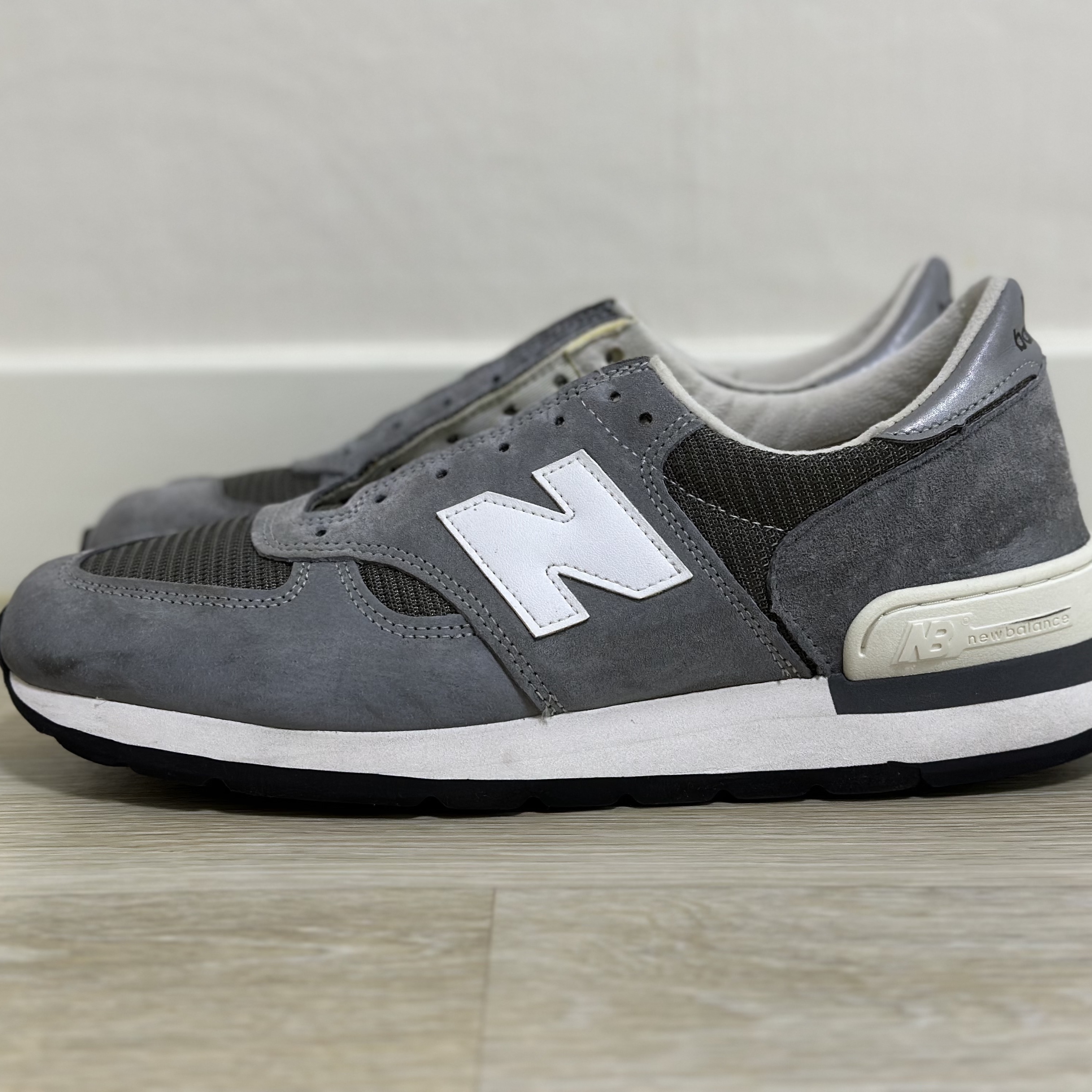 New Balance 990v1 Made in USA Grey White 착용 스타일