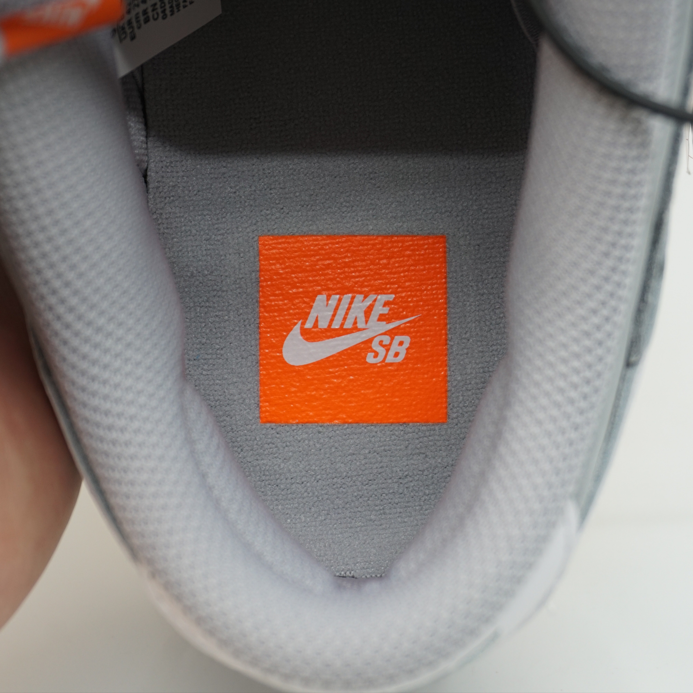 Nike Dunk Low Pro SB Wolf Grey White 착용 스타일 - 4