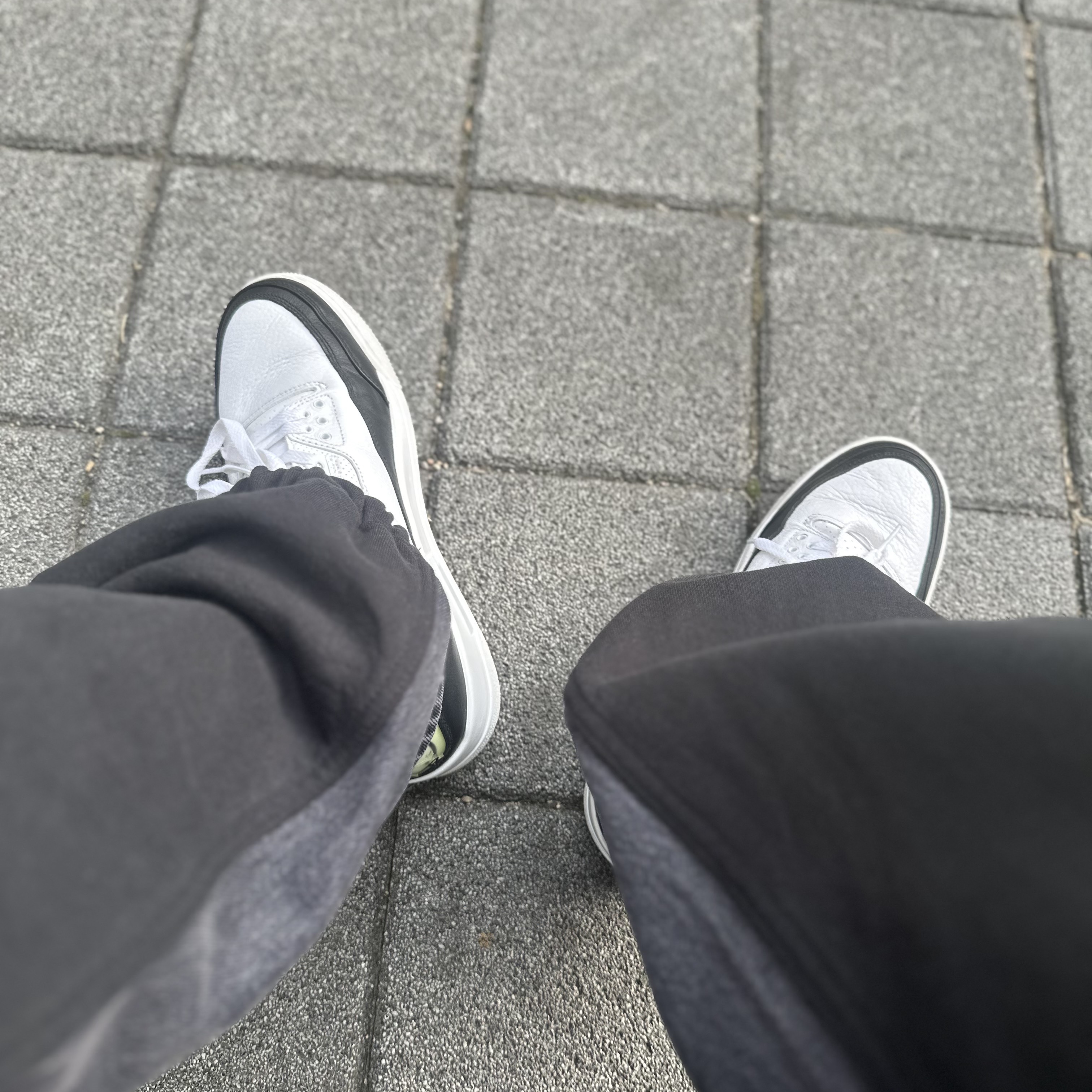Supreme x Bless Sweatpant Jean Black - 23FW, Jordan 3 x Fragment Retro SP White Black 착용 스타일 - 2