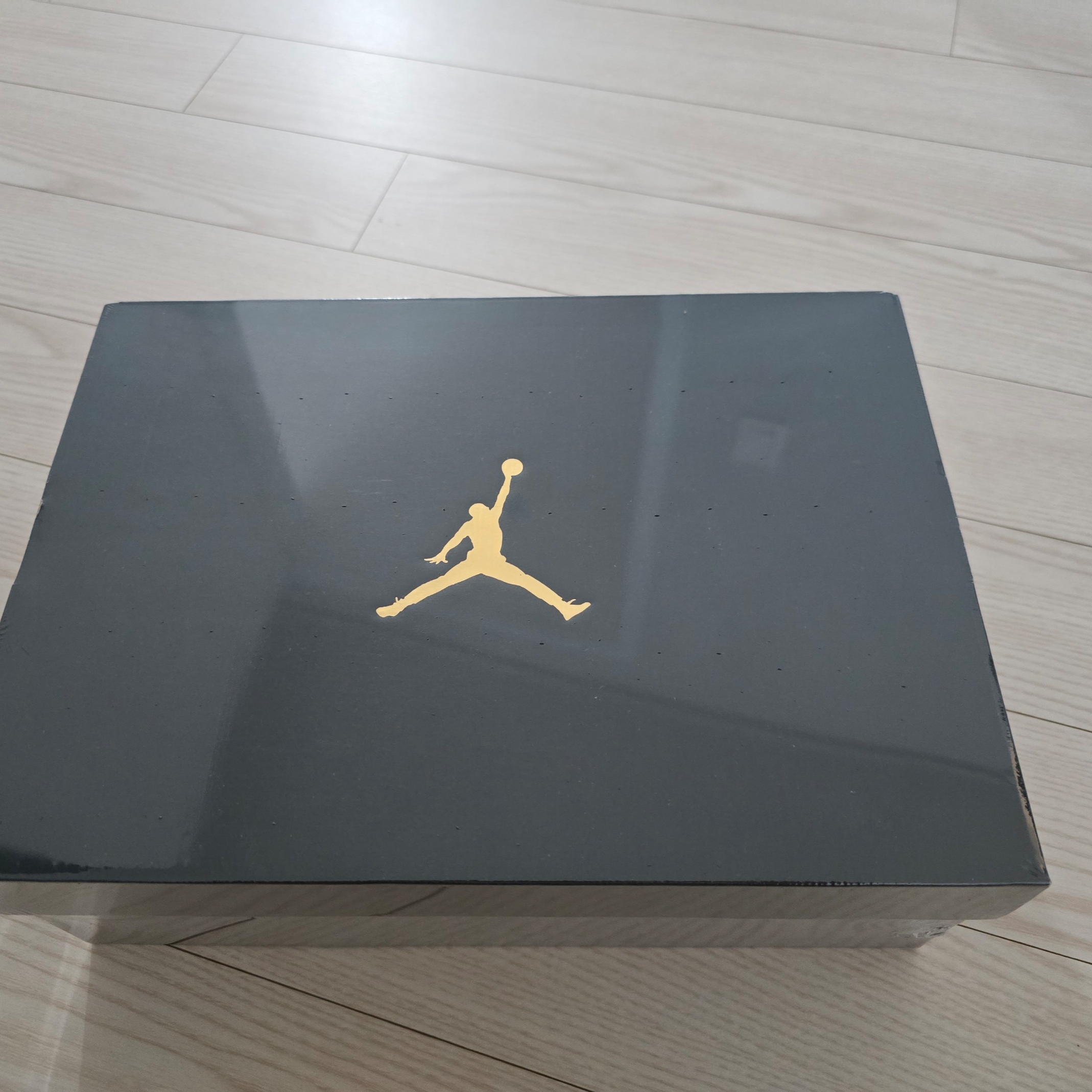 Jordan 1 Low Golf Black White and Volt 착용 스타일 - 3