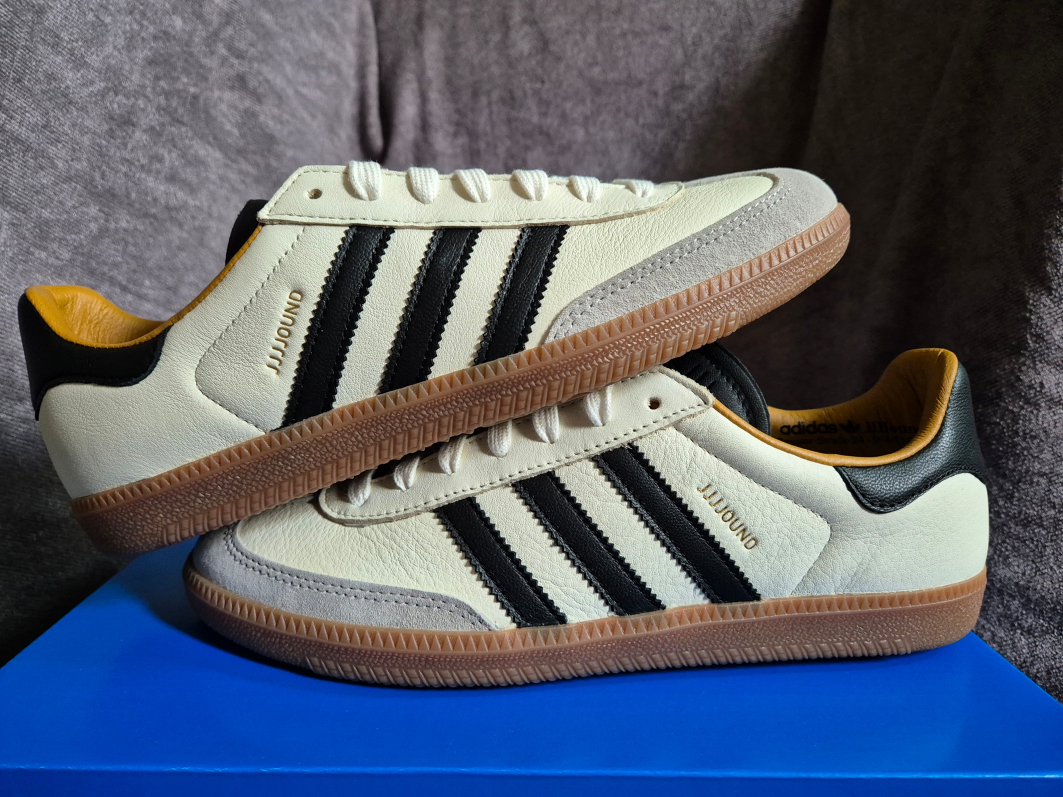 Adidas x JJJJound Samba OG Off White Core Black 착용 스타일 - 1