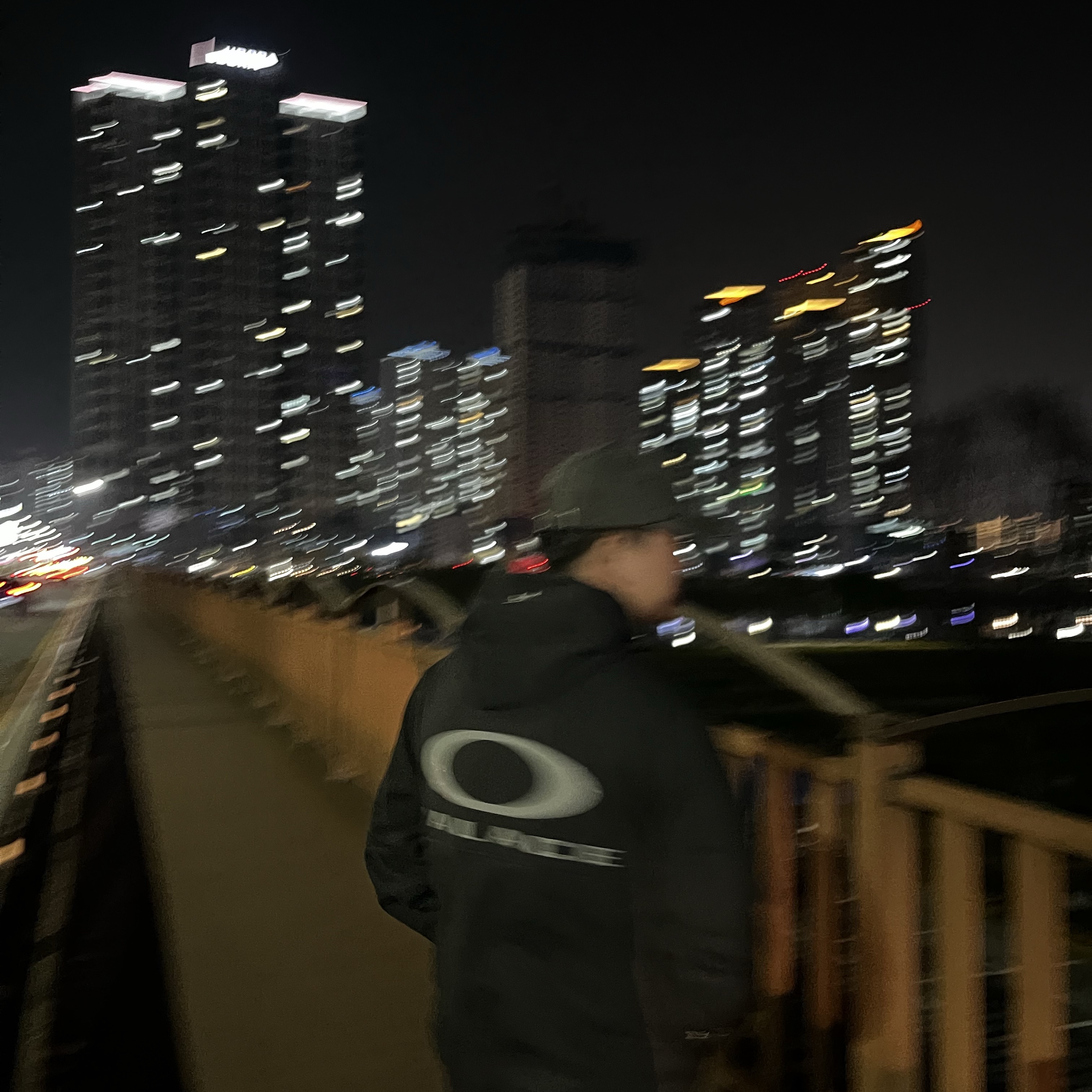 Palace x Oakley Hood Black - 23SS 착용 스타일