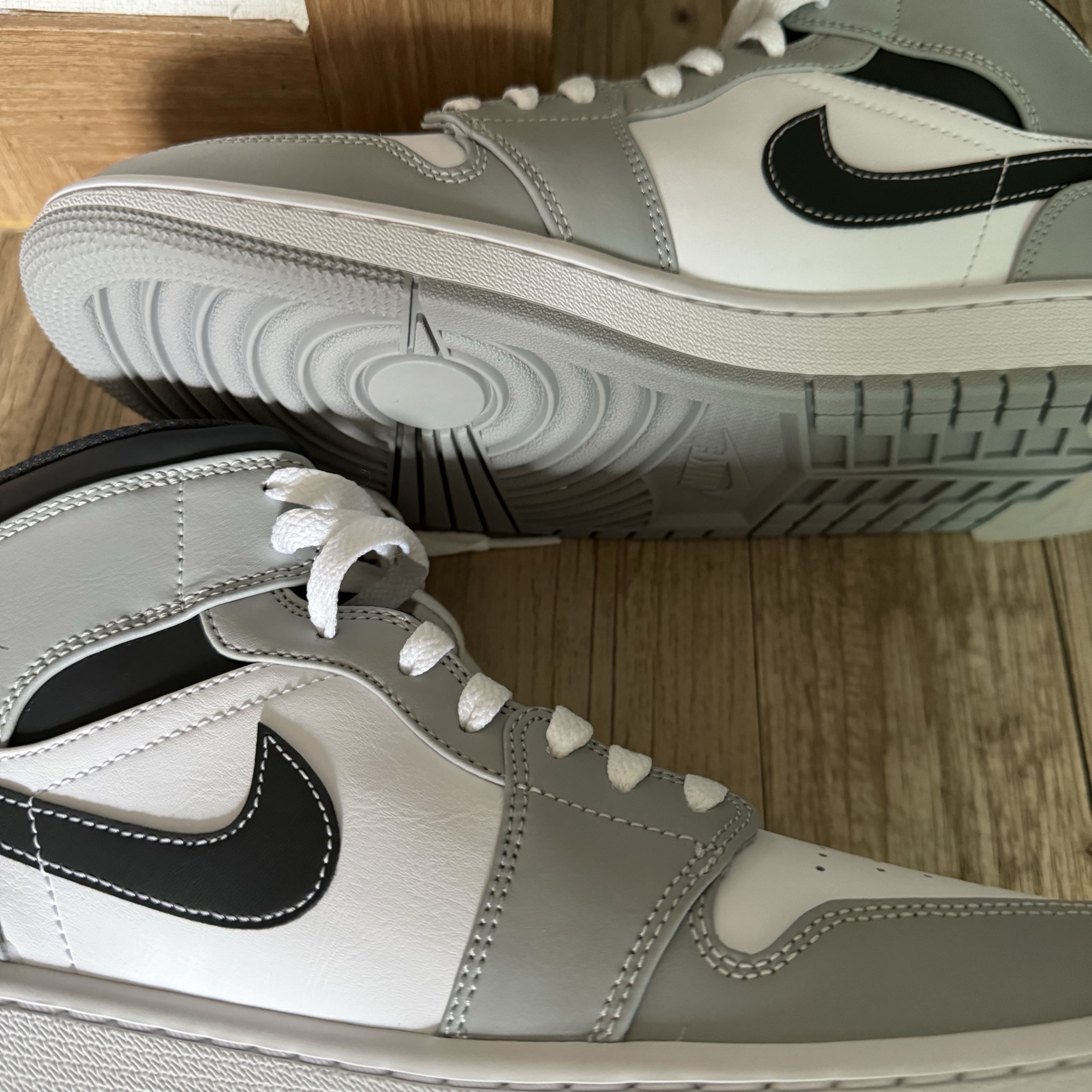 Jordan 1 Mid Light Smoke Grey Anthracite 착용 스타일
