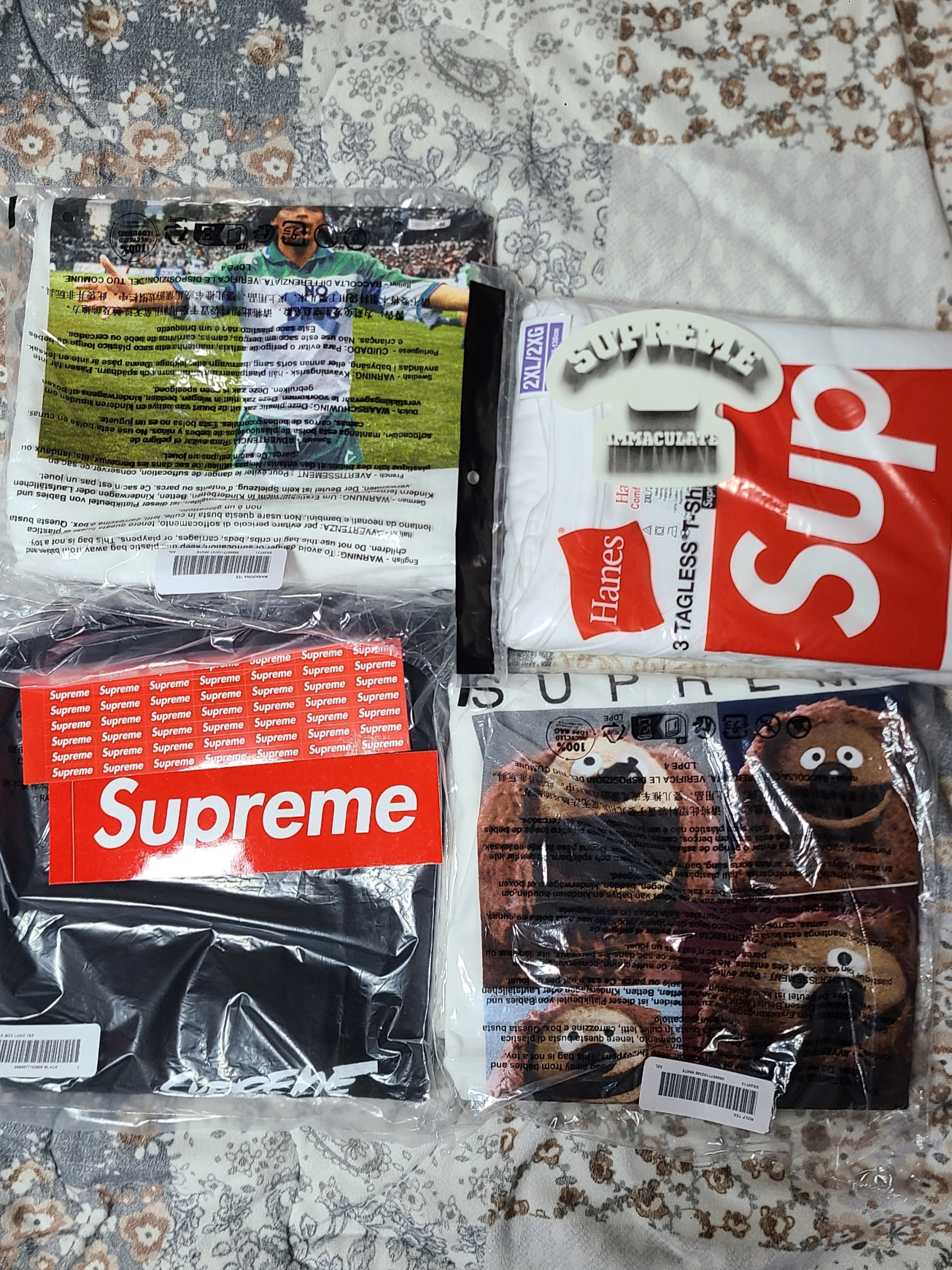 Supreme Maradona T-Shirt White - 24SS, Supreme Rowlf T-Shirt White - 24SS 착용 스타일