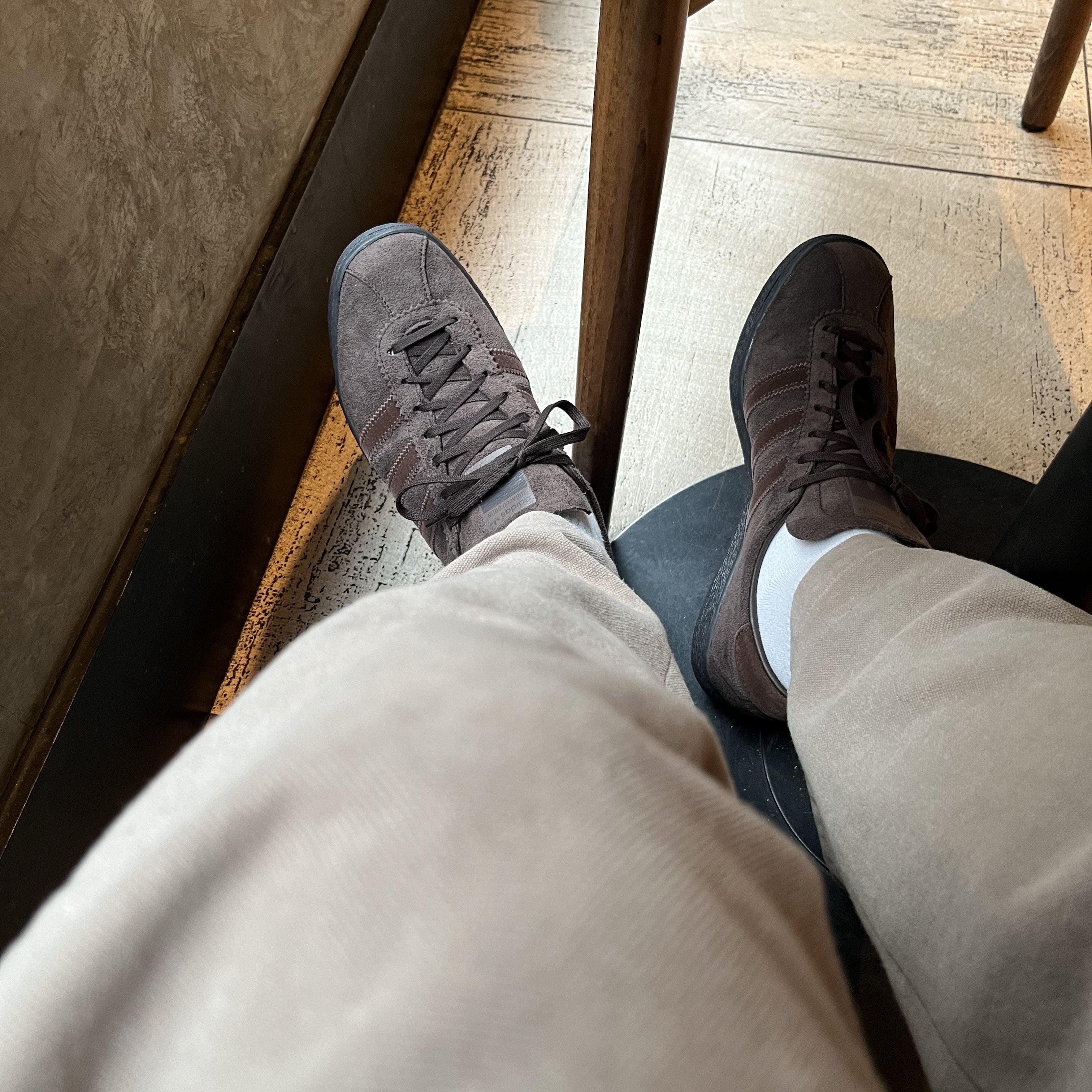 Adidas Tobacco Gruen Dark Brown 착용 스타일