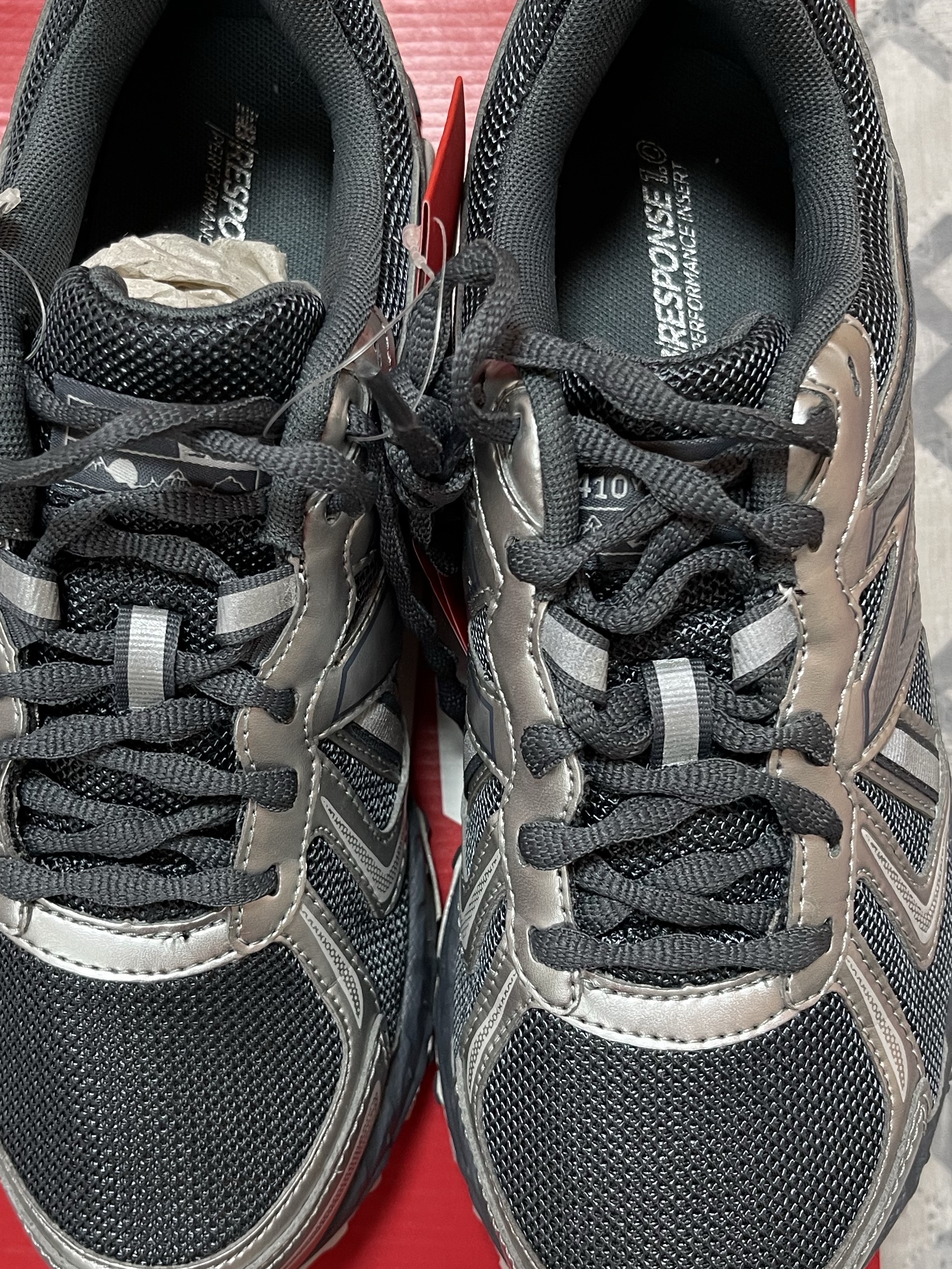 Nike V2K Run Pure Platinum Wolf Grey, New Balance 410v5 Black Silver - 2E Wide 착용 스타일 - 5