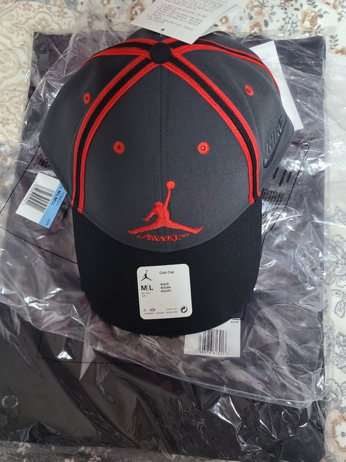 Jordan x Awake NY Hat Dark Smoke Grey (FZ0625-070) 착용 스타일 - 1