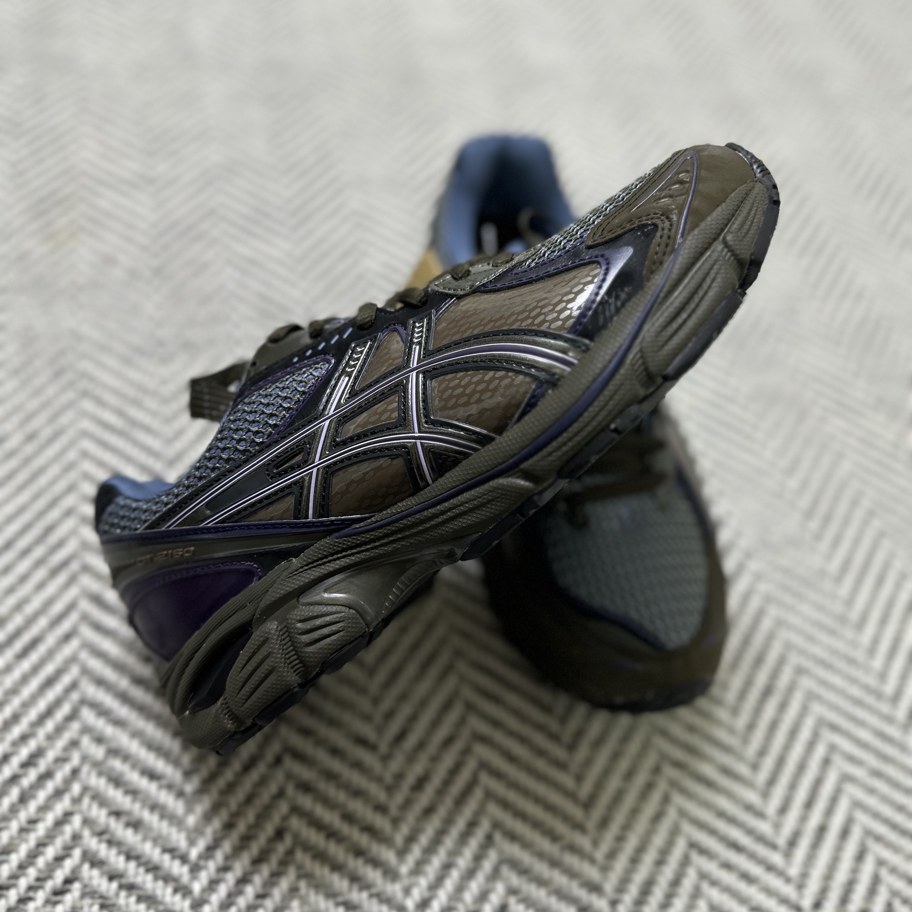 Asics UB6-S GT-2160 Grey Floss Brown Storm 착용 스타일 - 3