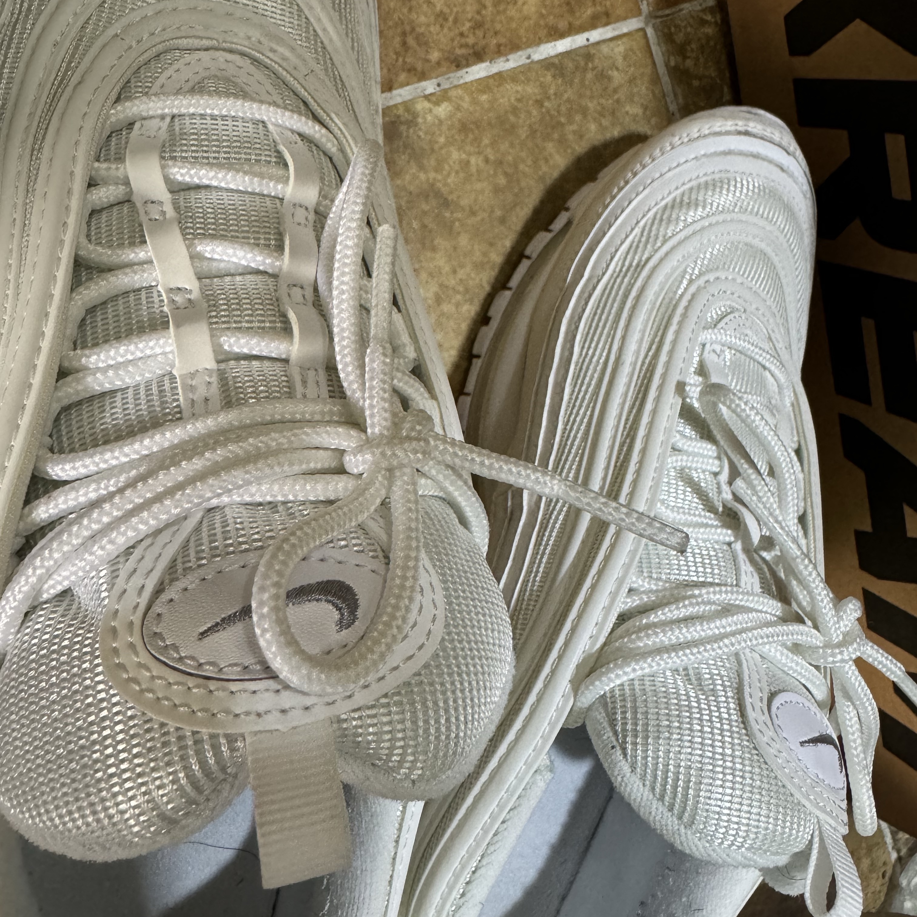 Nike Air Max 97 Triple White Wolf Grey 착용 스타일
