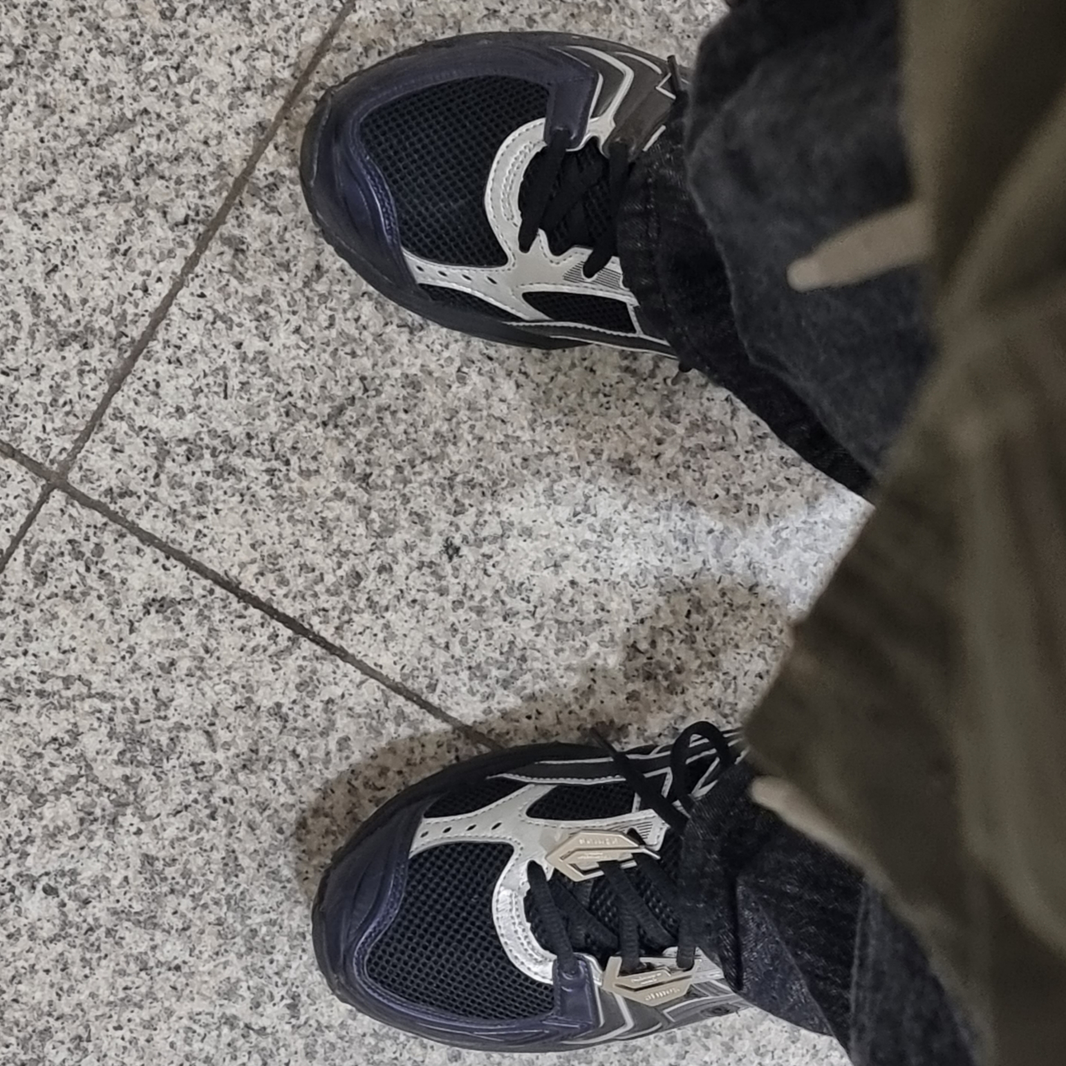 Asics x Atmos x Undermycar Gel-Kayano 14 Black Pure Silver 착용 스타일 - 2