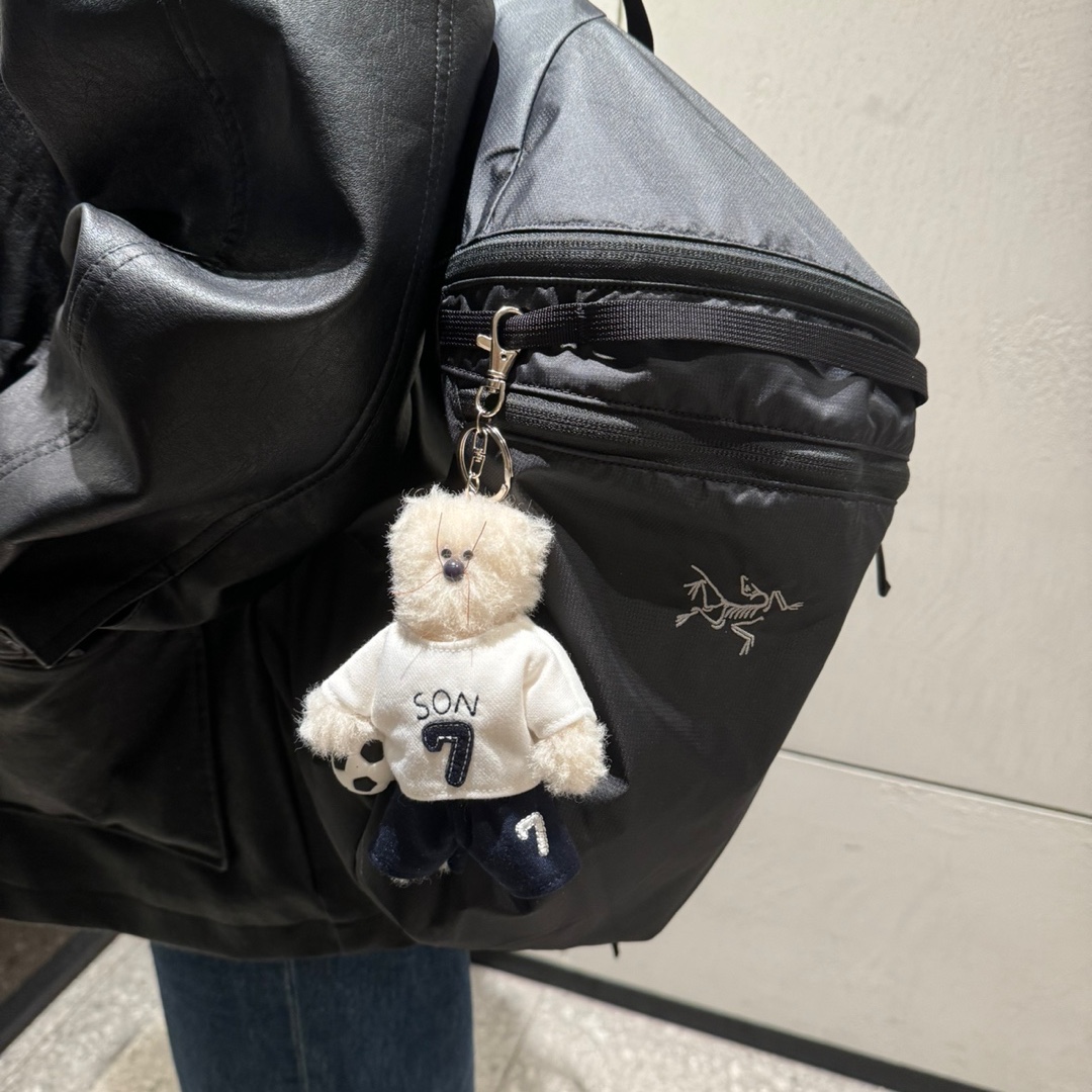 Arc'teryx Heliad 15 Backpack Black, [예약 배송] NOS7 x Monamhee SON.hee Cream 착용 스타일