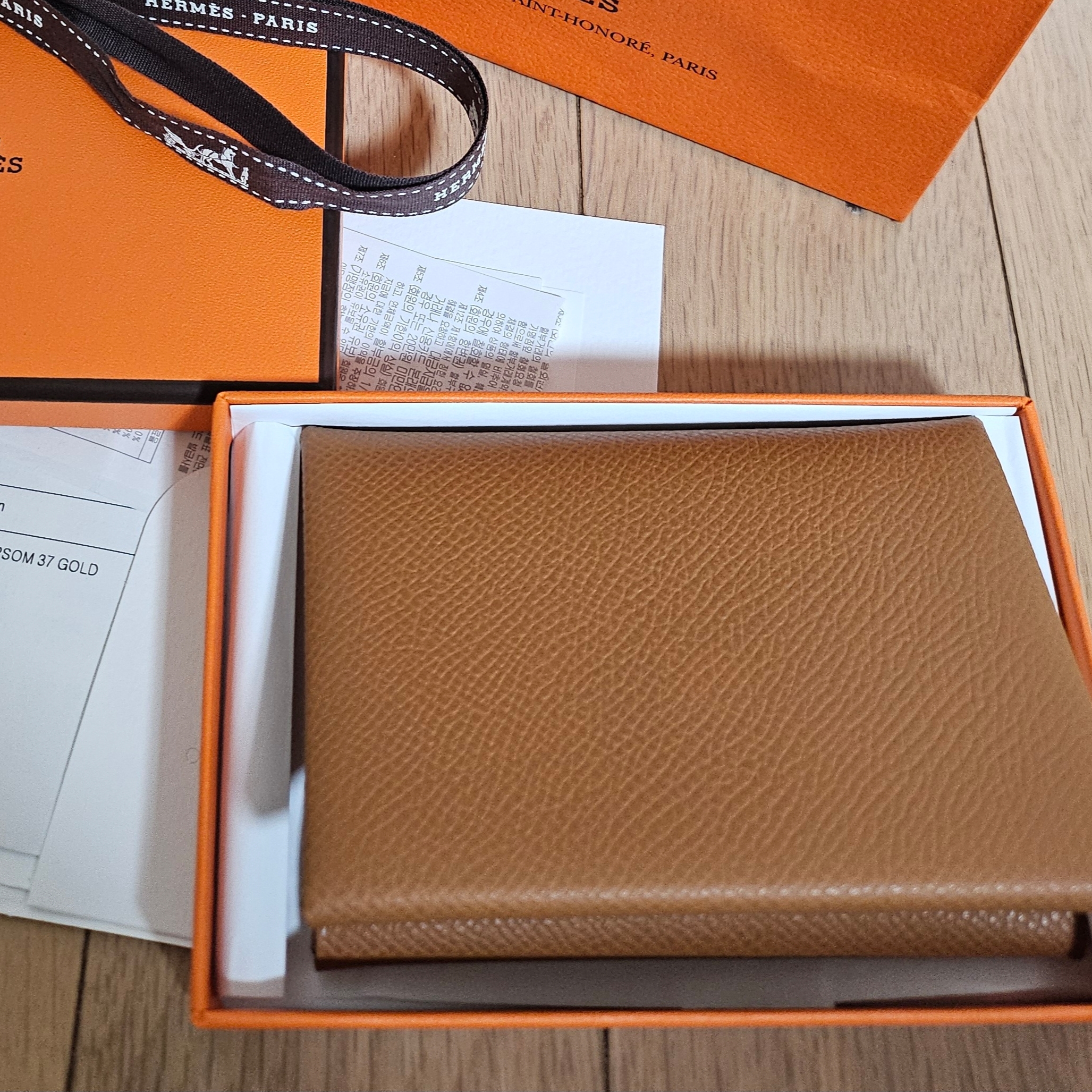 Hermes Calvi Duo Card Holder Epsom & Palladium Gold 착용 스타일