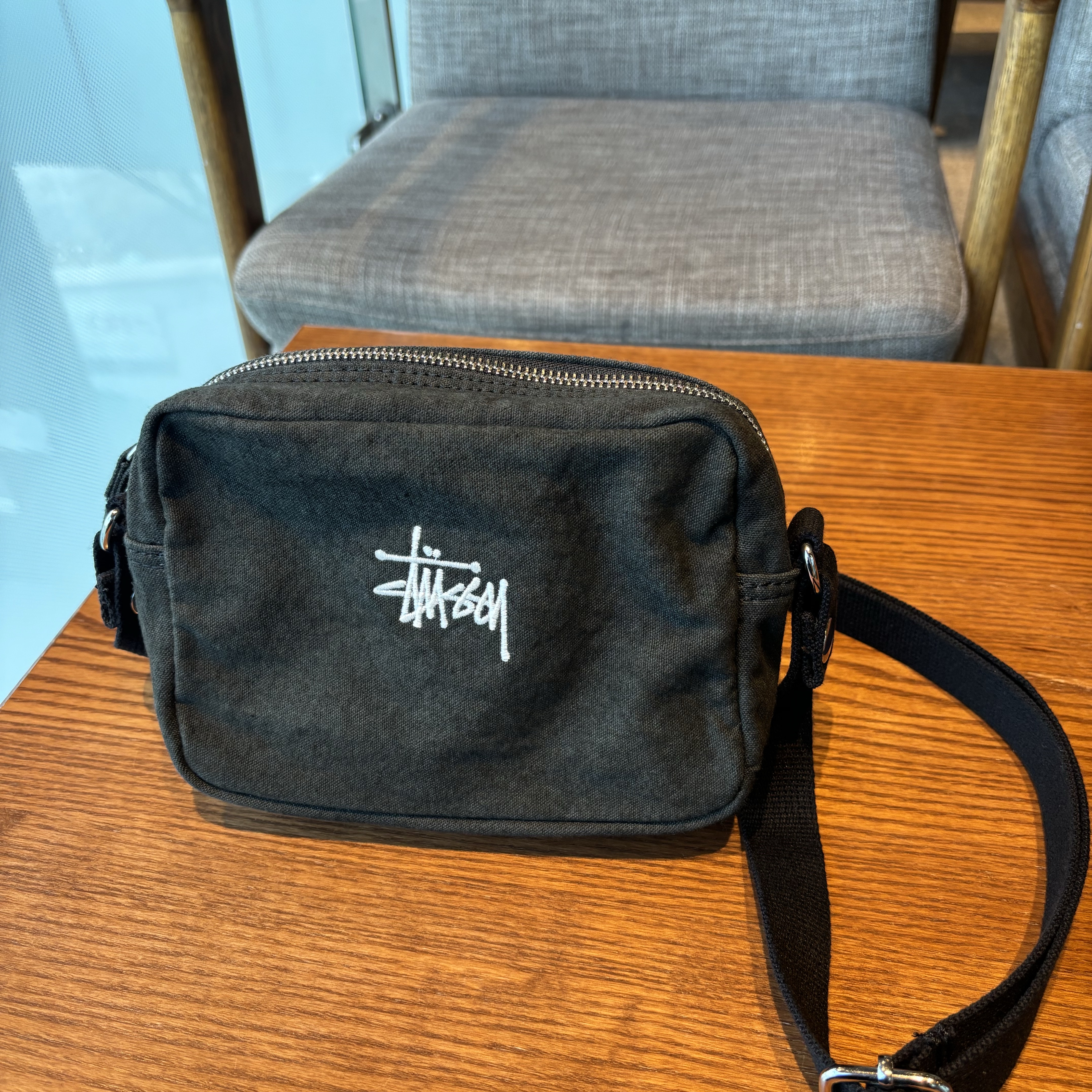 Stussy Canvas Side Pouch Washed Black 착용 스타일