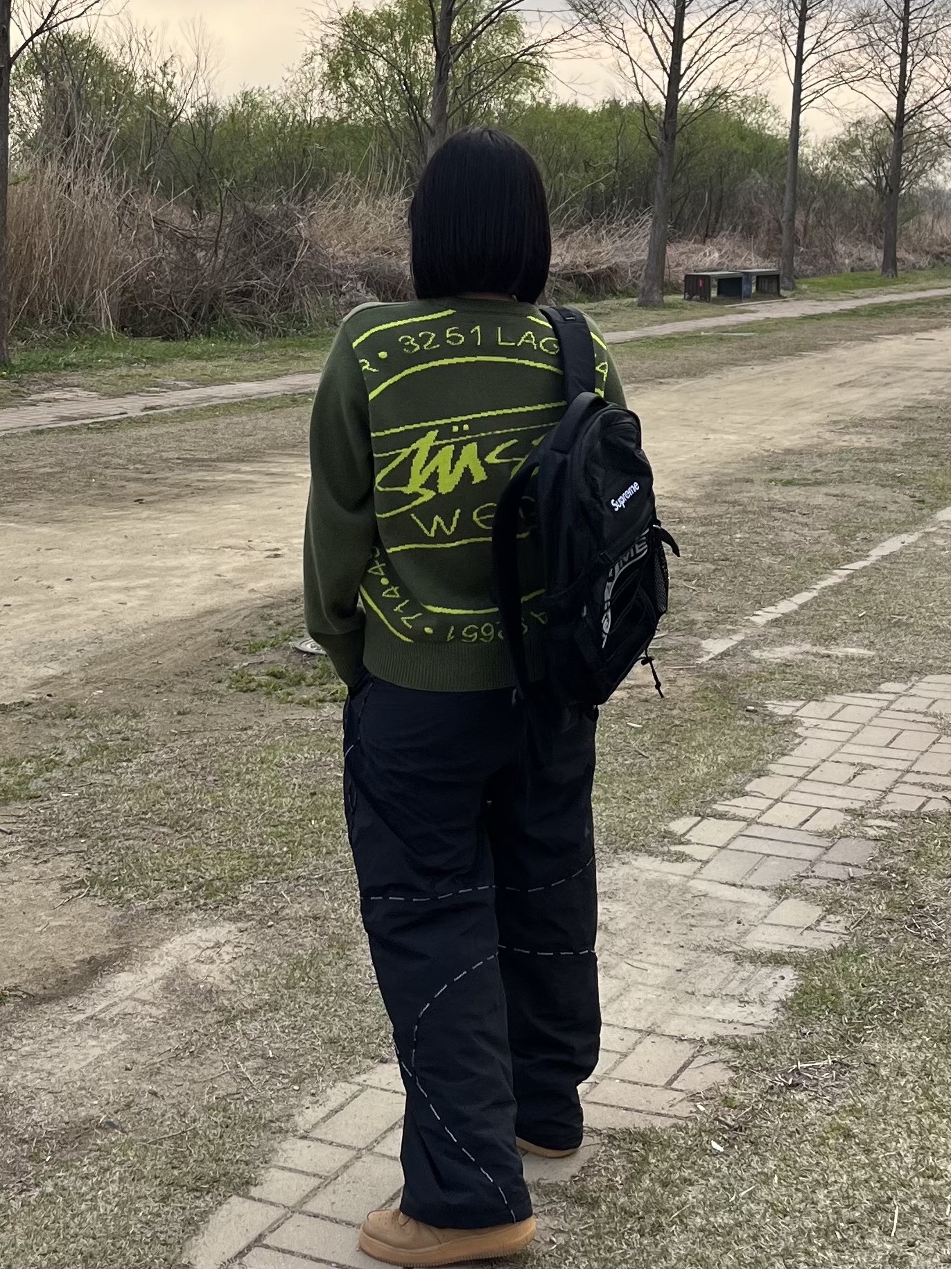 Stussy Laguna Icon Sweater Dark Green, Supreme Backpack Black - 23FW 착용 스타일 - 3