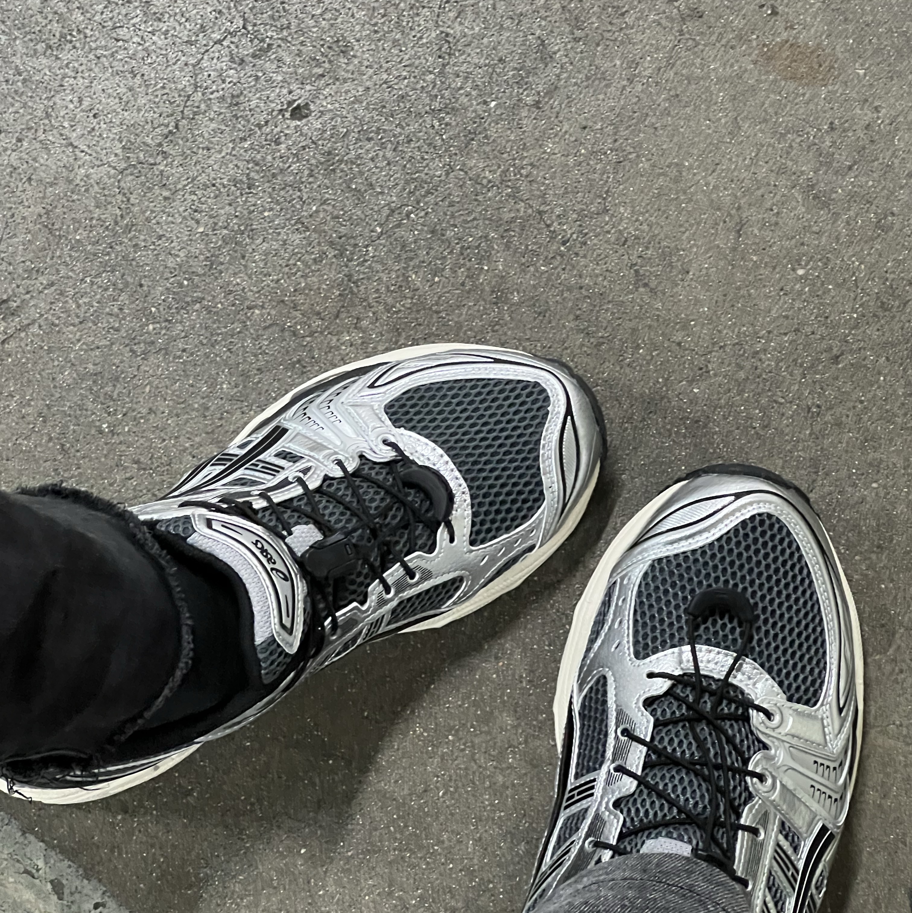 Asics Unlimited Gel-Kayano 14 Carrier Grey Black 착용 스타일