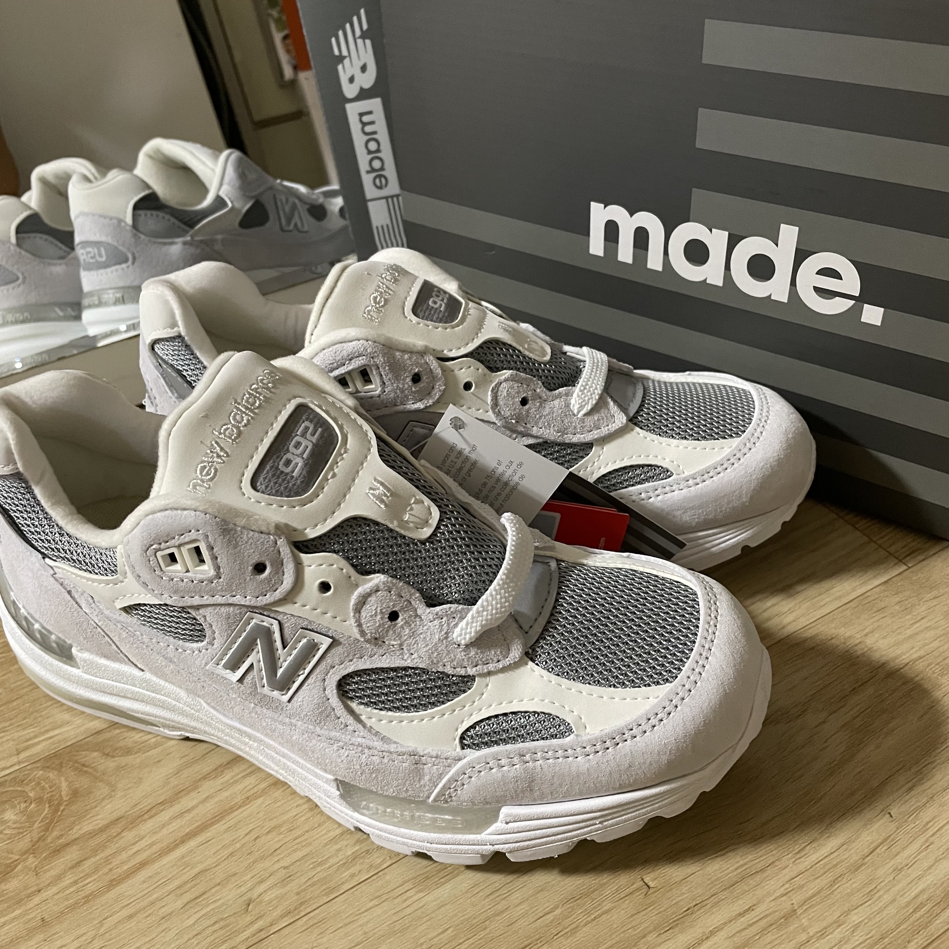 New Balance 992 Made in USA White Silver 착용 스타일 - 1