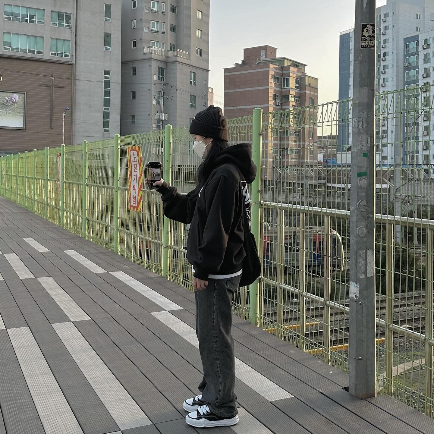 Maison Mihara Yasuhiro Peterson OG Sole Canvas Low Sneakers Black, Nike NRG ACG Cuffed Beanie Black 착용 스타일