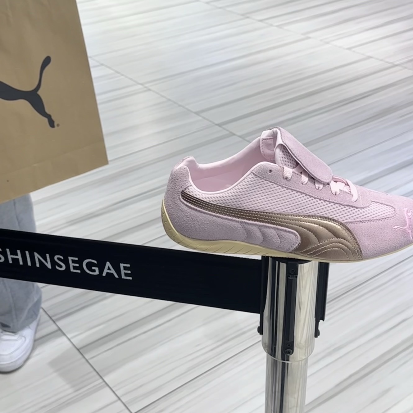 Puma x Open Yy Speedcat Whisp of Pink Chamomile, Puma x Open Yy Speedcat Prairie Tan Matte Silver 착용 스타일 - 1