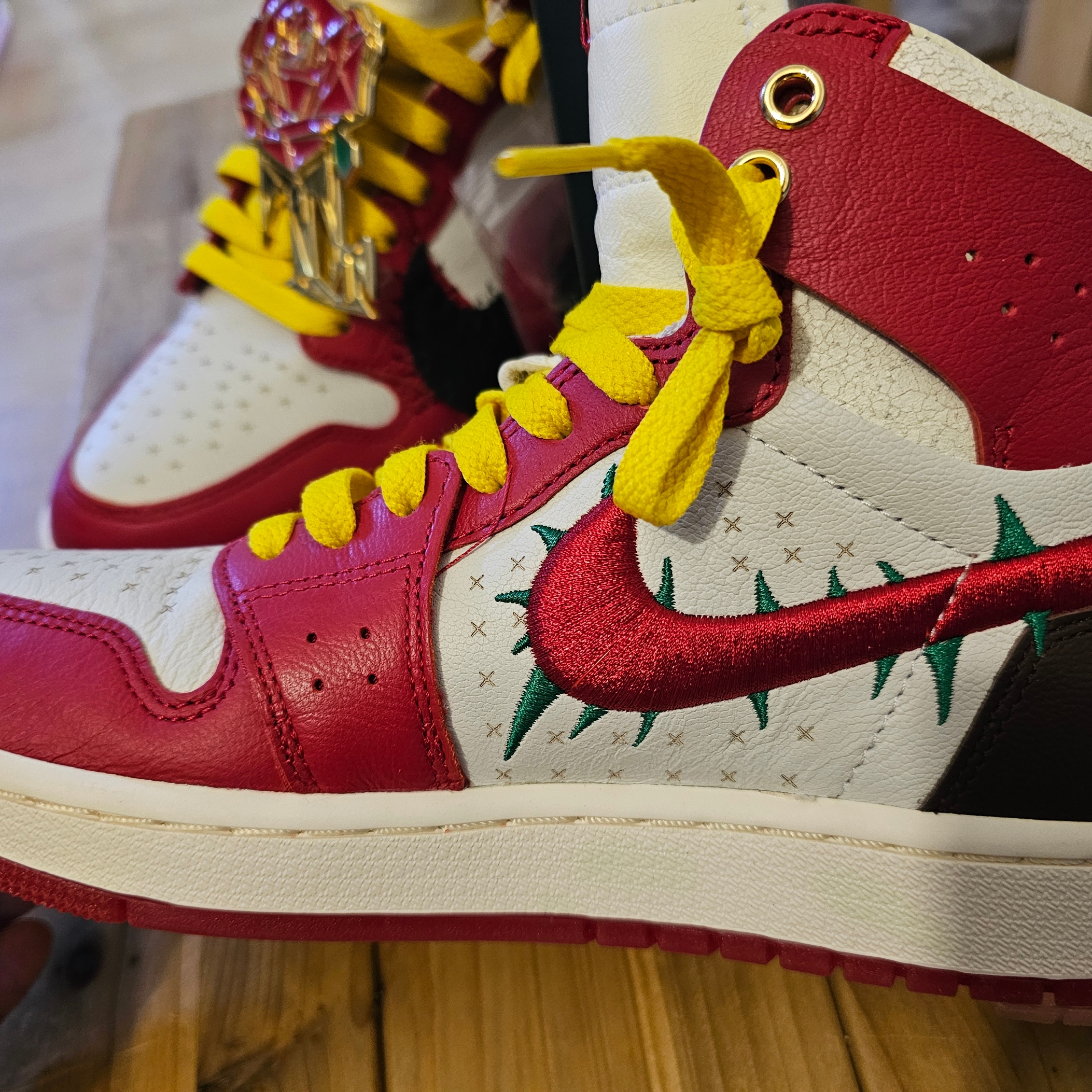 (W) Jordan 1 x Teyana Taylor Zoom CMFT 2 Gym Red 착용 스타일 - 3