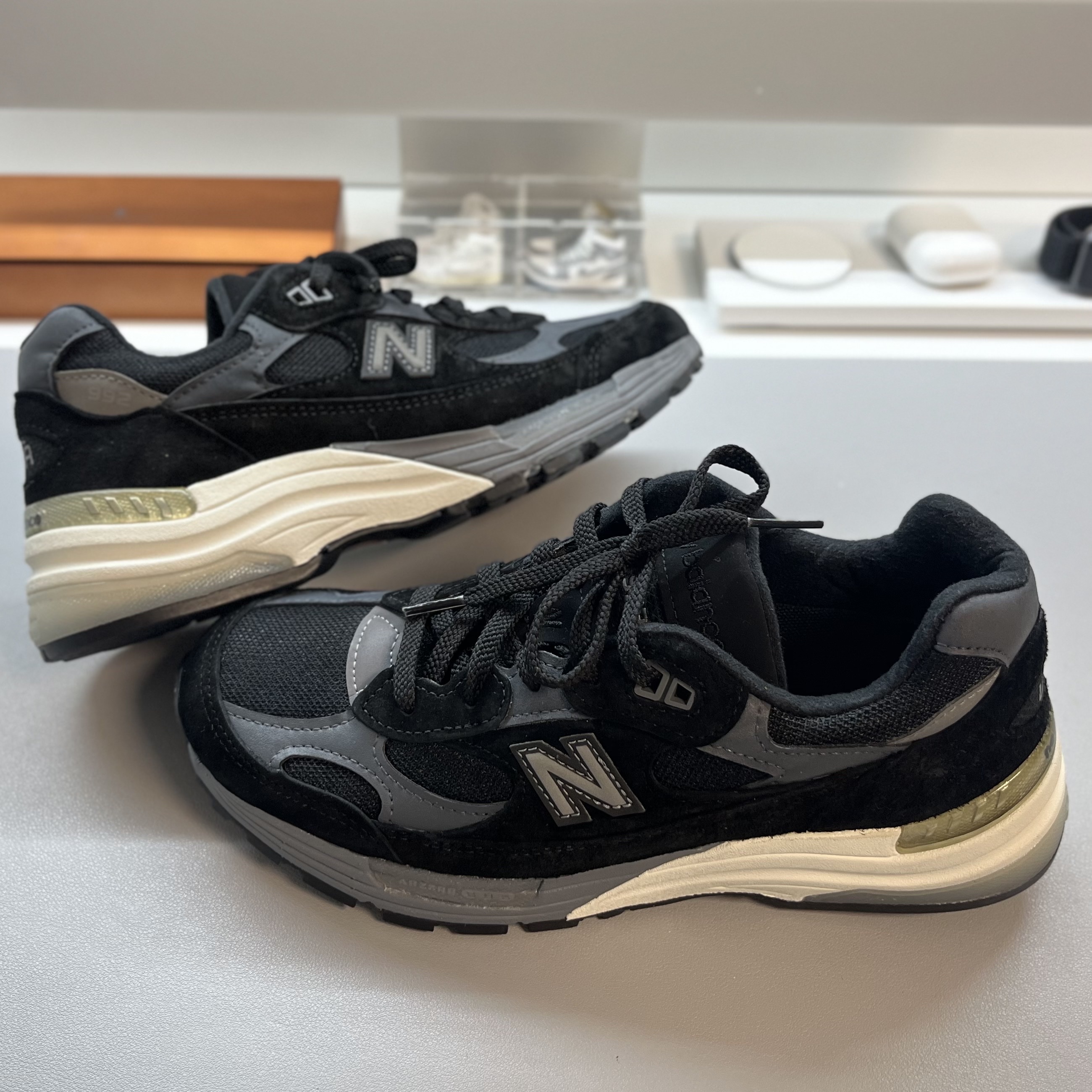 New Balance 992 Made in USA Black 착용 스타일 - 1