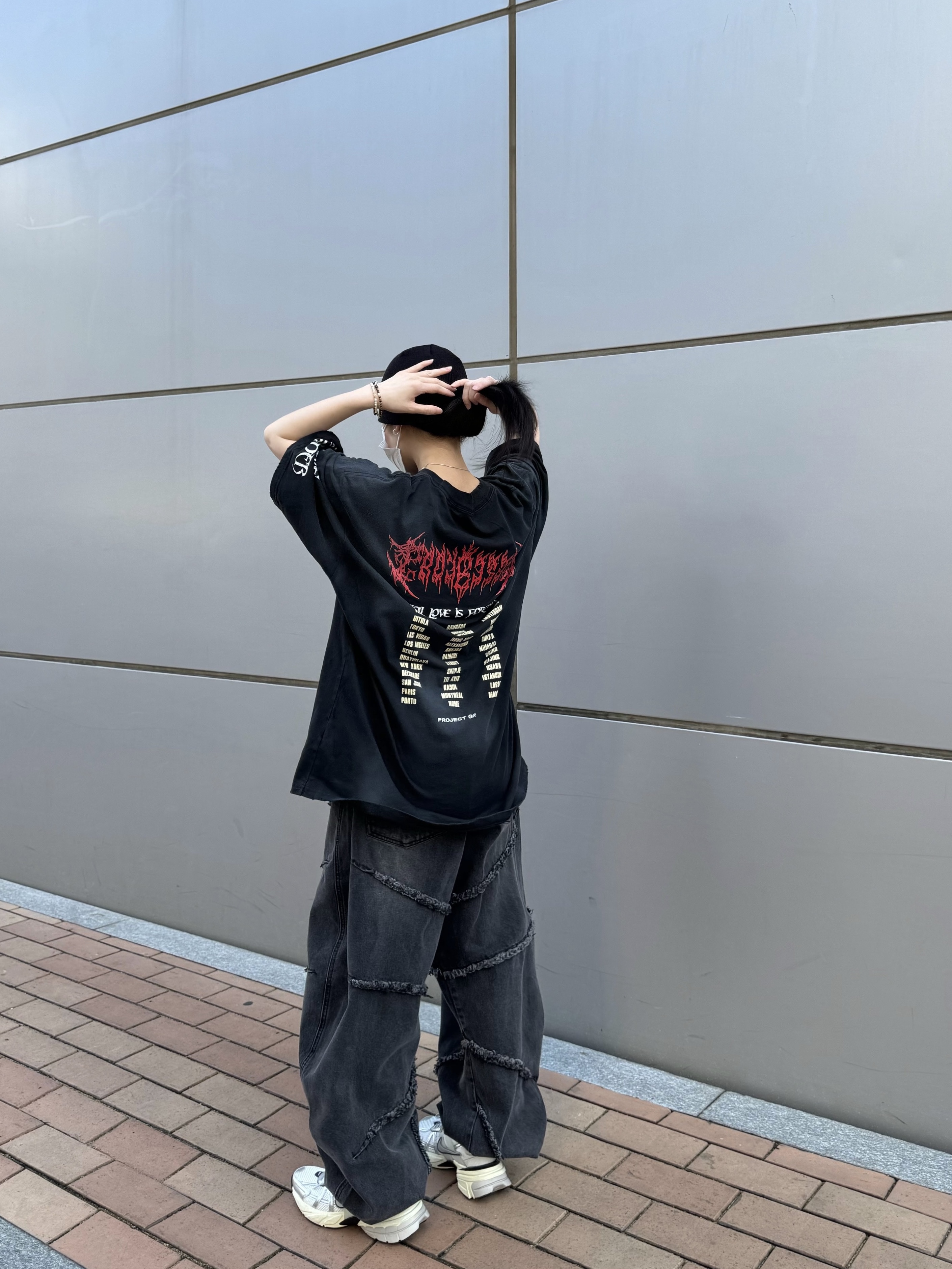 Project G/R Crow Worldtour T-Shirt Washed Black, Nike V2K Run Summit White Metallic Silver 착용 스타일 - 2