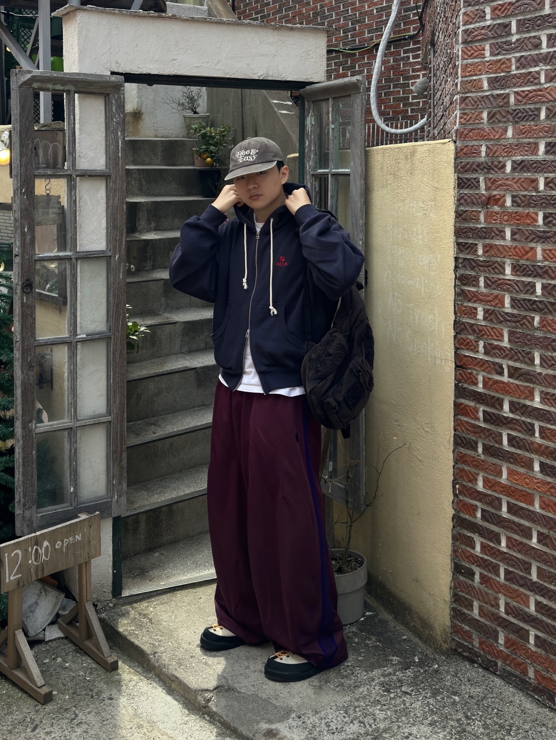 Needles H.D. Track Pants Poly Smooth Wine 착용 스타일 - 3