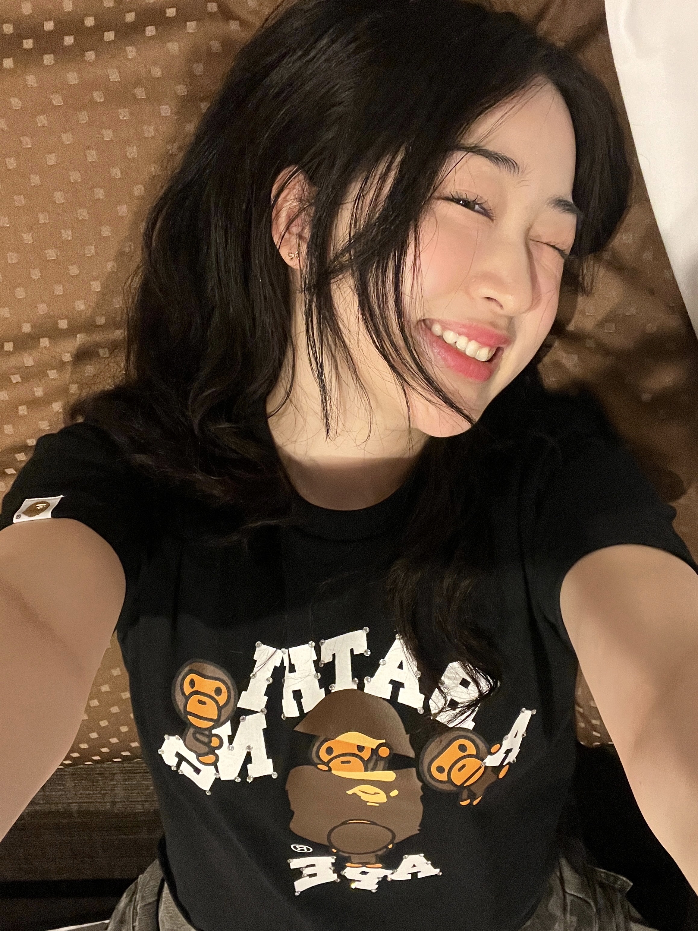 (W) BAPE Crystal Stone College Milo T-Shirt Black 착용 스타일