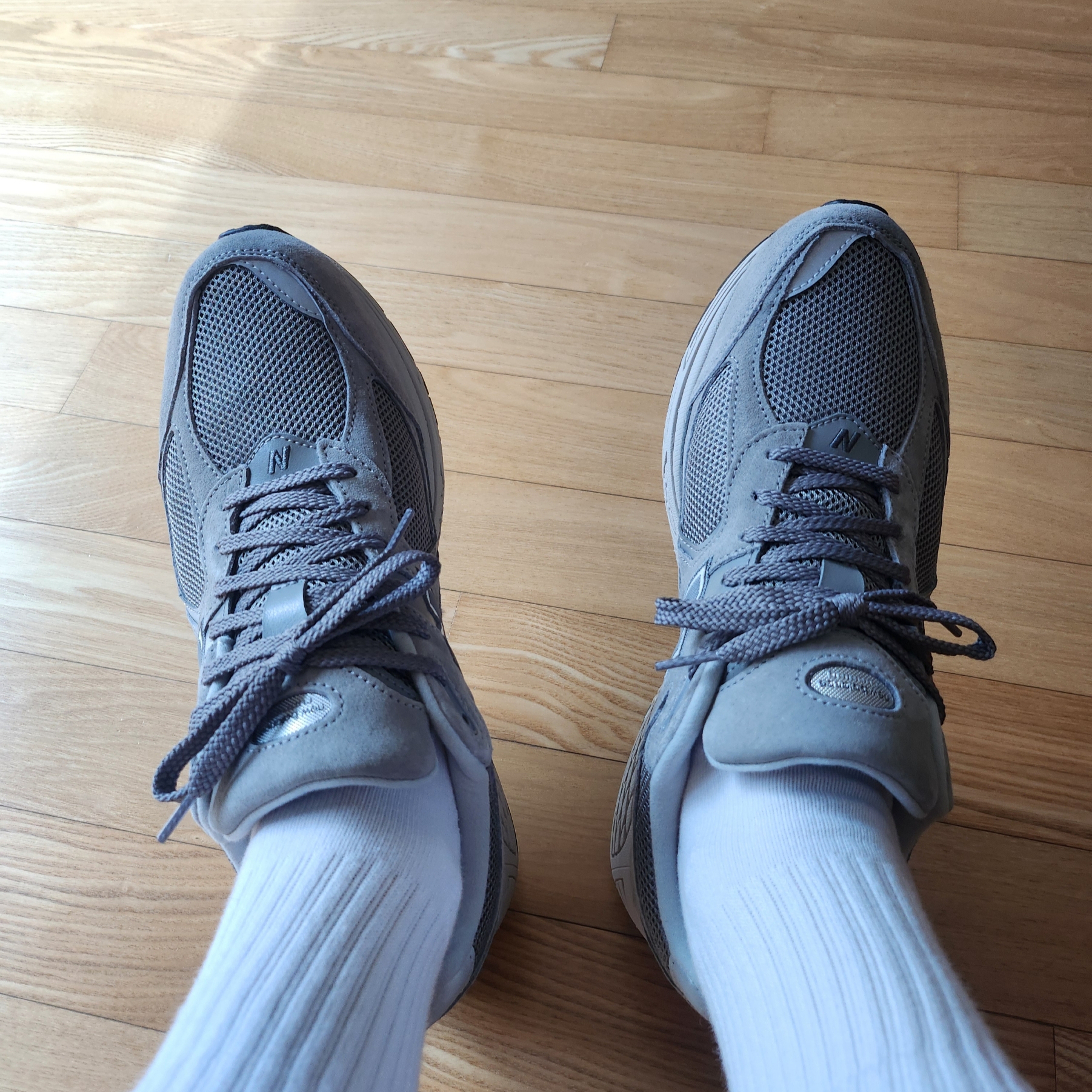 New Balance 2002R Grey 착용 스타일 - 2