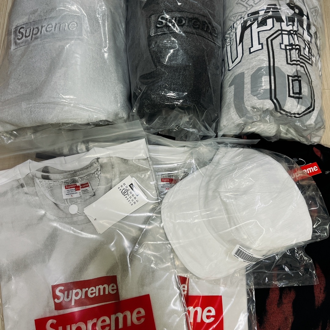 Supreme x MM6 Maison Margiela Box Logo T-Shirt White - 24SS, Supreme x MM6 Maison Margiela Foil Box Logo Hooded Sweatshirt Black - 24SS 착용 스타일
